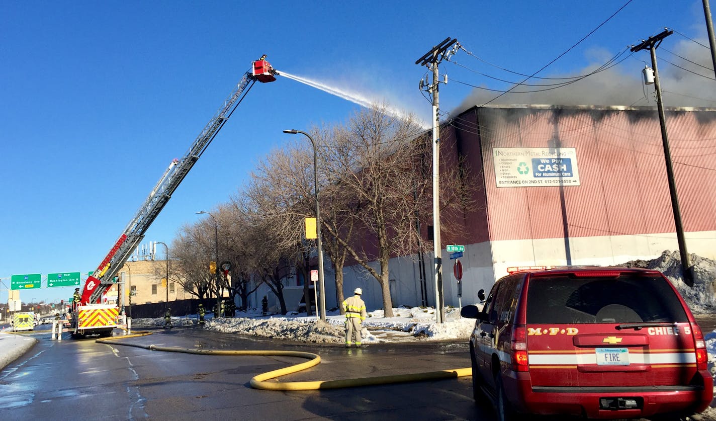 Building fire at Minneapolis Metal Recycling, 1803 N 2nd ST, Minneapolis, MN. ] Leila Navidi Star Tribune Minneapolis, MN 12/290/16