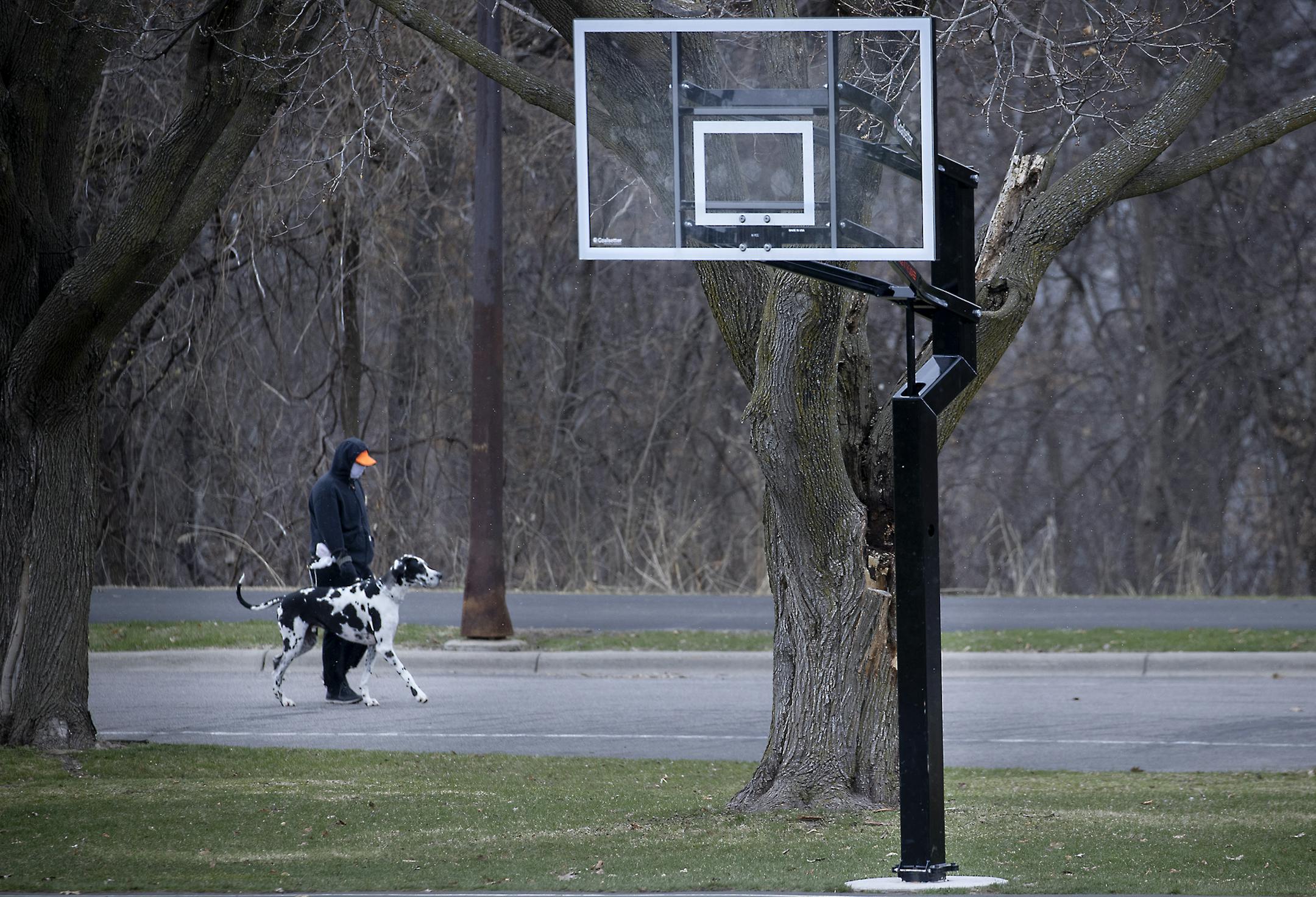 St. Paul closed all it's playgrounds, athletic courts and skate parks due to covid-19, including the basketball hoops from Cherokee Regional Park, Thursday, April 9, 2020 in St. Paul, MN. ] ELIZABETH FLORES &#x2022; liz.flores@startribune.com