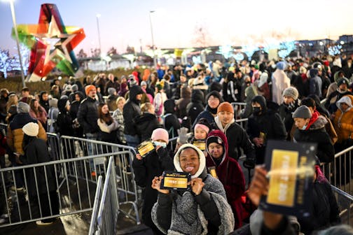 People line up outside the north entrance before the mall opens for Black Friday shopping Friday, Nov. 25, 2022 at the Mall of America in Bloomington, Minn... ] AARON LAVINSKY • aaron.lavinsky@startribune.com