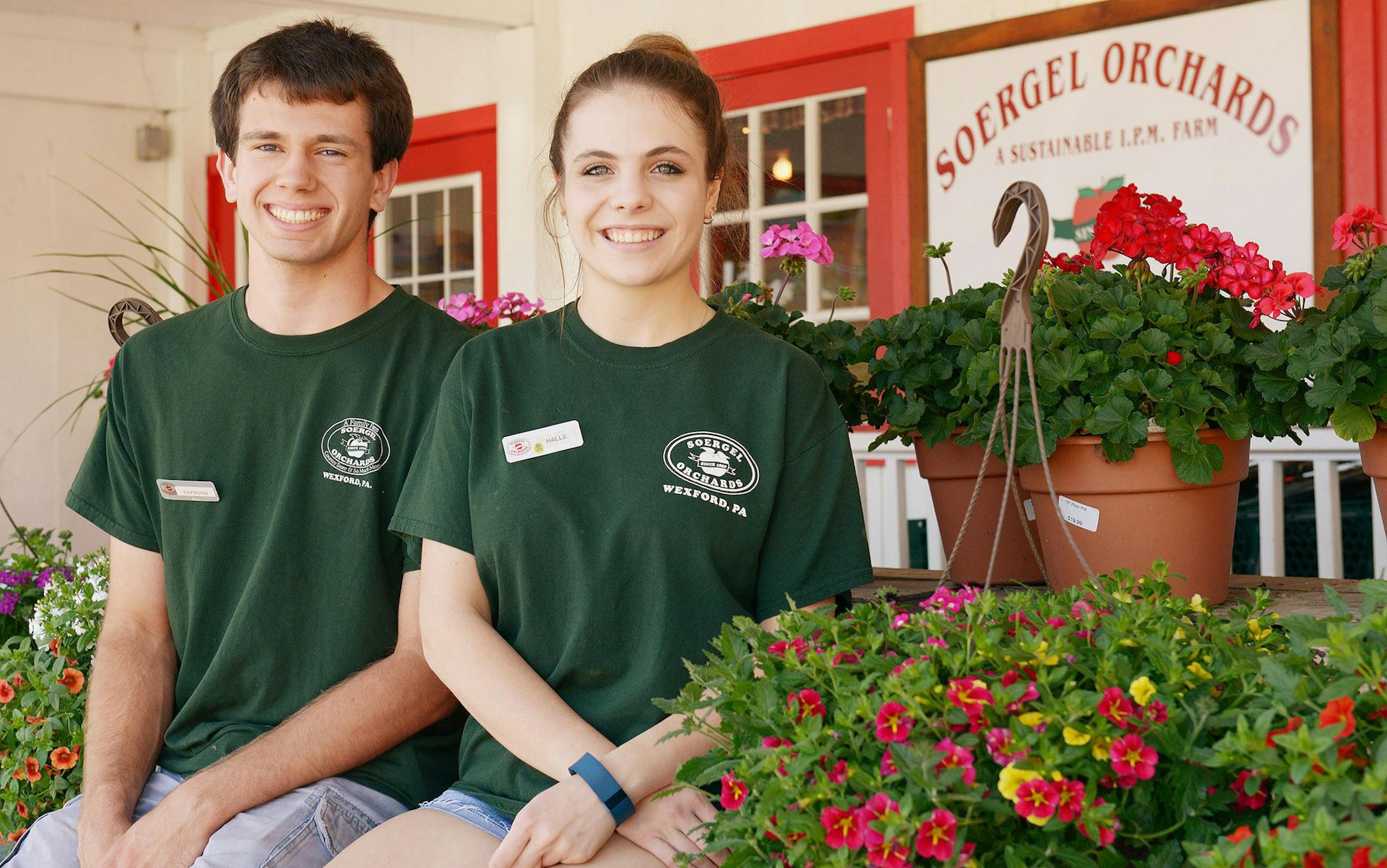 Raymond Buehner, a senior at North Hills High School, and Halle Celebrezze, a senior at North Allegheny, have been working part-time at the market Soergel Orchards in Wexford, Pa., to save up money for college. (Pam Panchak/Pittsburgh Post-Gazette/TNS) ORG XMIT: 1185801