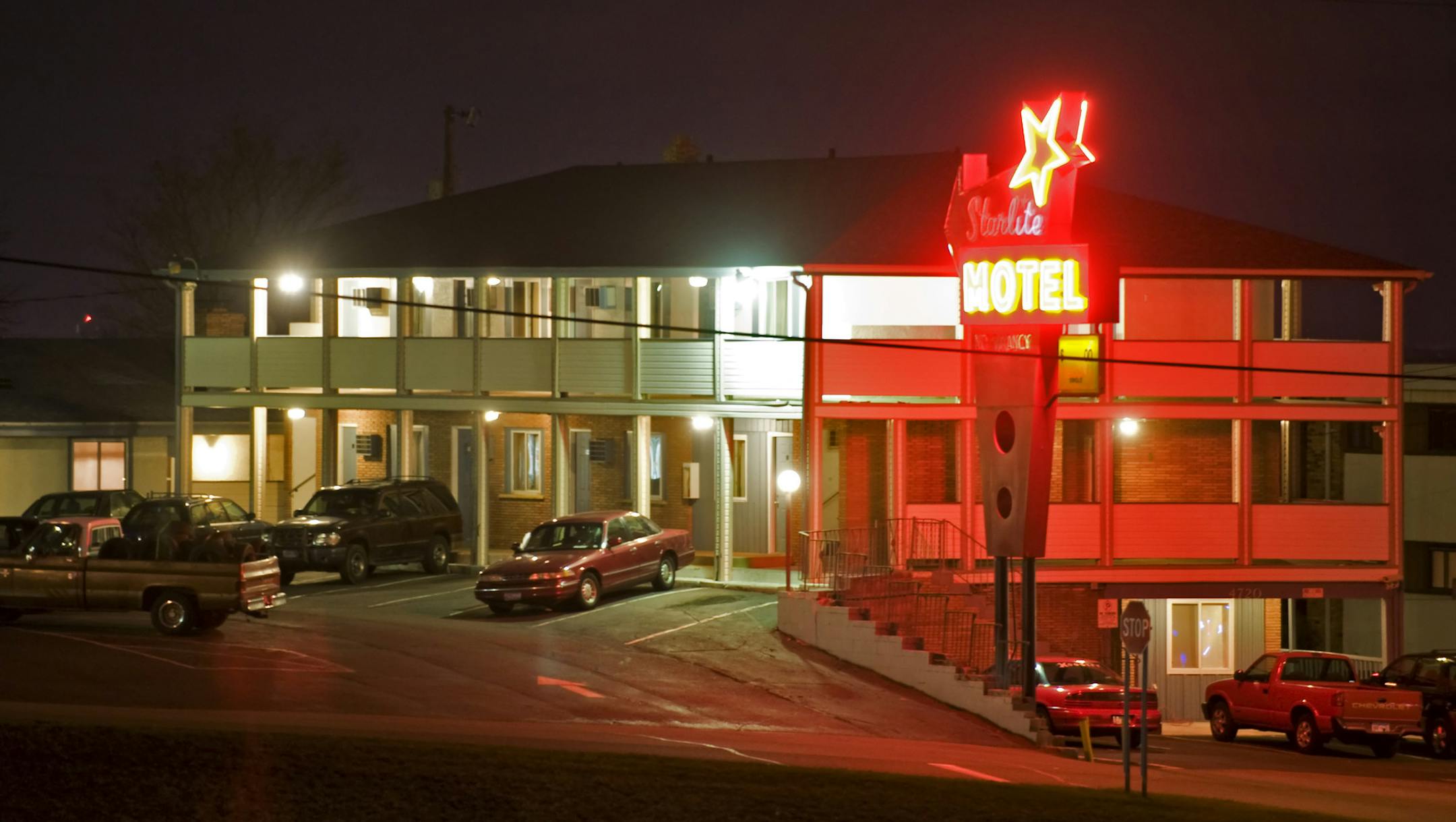 DAVID BREWSTER ï dbrewster@startribune.com Wednesday_12/03/09_Hill Top ] The Starlite Motel on Cenral Ave. in Hill Top.