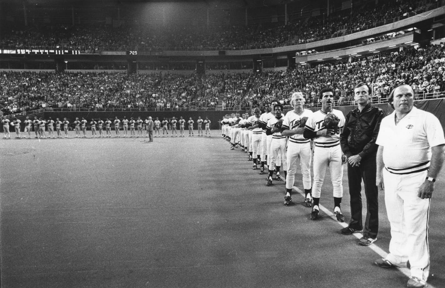 metrodome opening, 1982 ORG XMIT: MIN2013121715212752