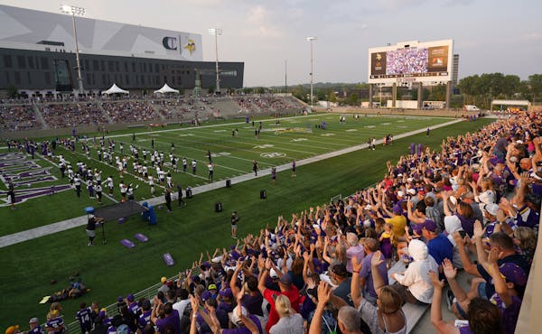 Minnesota Vikings fans did the Skol Chant as they watched practice Saturday night.