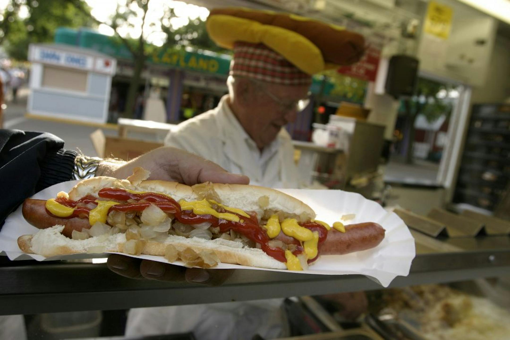 Star Tribune photo/Tom Wallace For the taste illustration on food at the Minnesota State Fair. Foot long dogs become common place during the fair week.