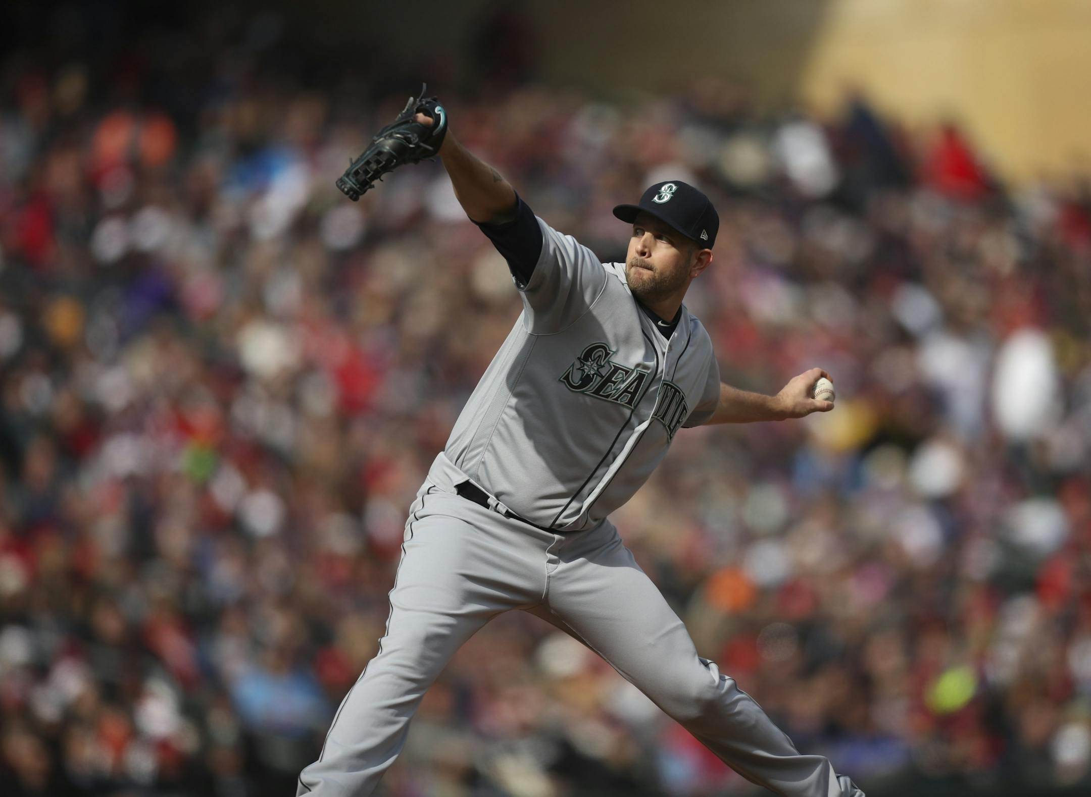Seattle Mariners starting pitcher James Paxton throwing against the Twins in the second inning.