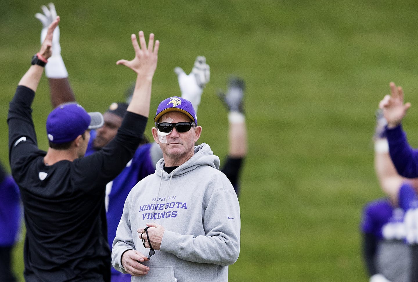 Minnesota Vikings head coach Mike Zimmer, donning sunglasses after eye surgery last month.