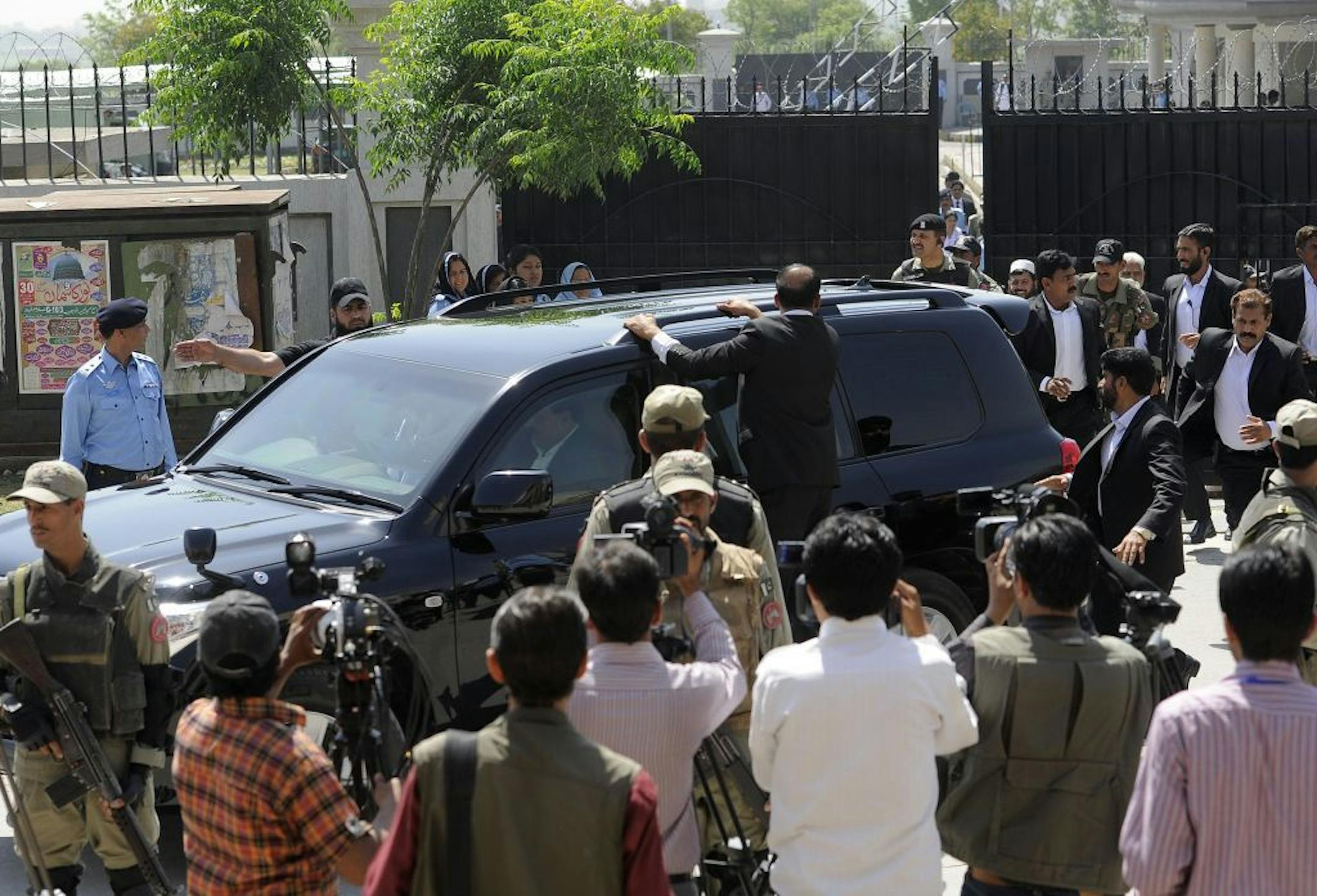 Pakistan's former President and military ruler Pervez Musharraf leaves the High Court in Islamabad, Pakistan, Thursday, April 18, 2013. Musharraf and his security team pushed past policemen and sped away from a court in the country�s capital on Thursday after his bail was revoked in a case in which he is accused of treason.