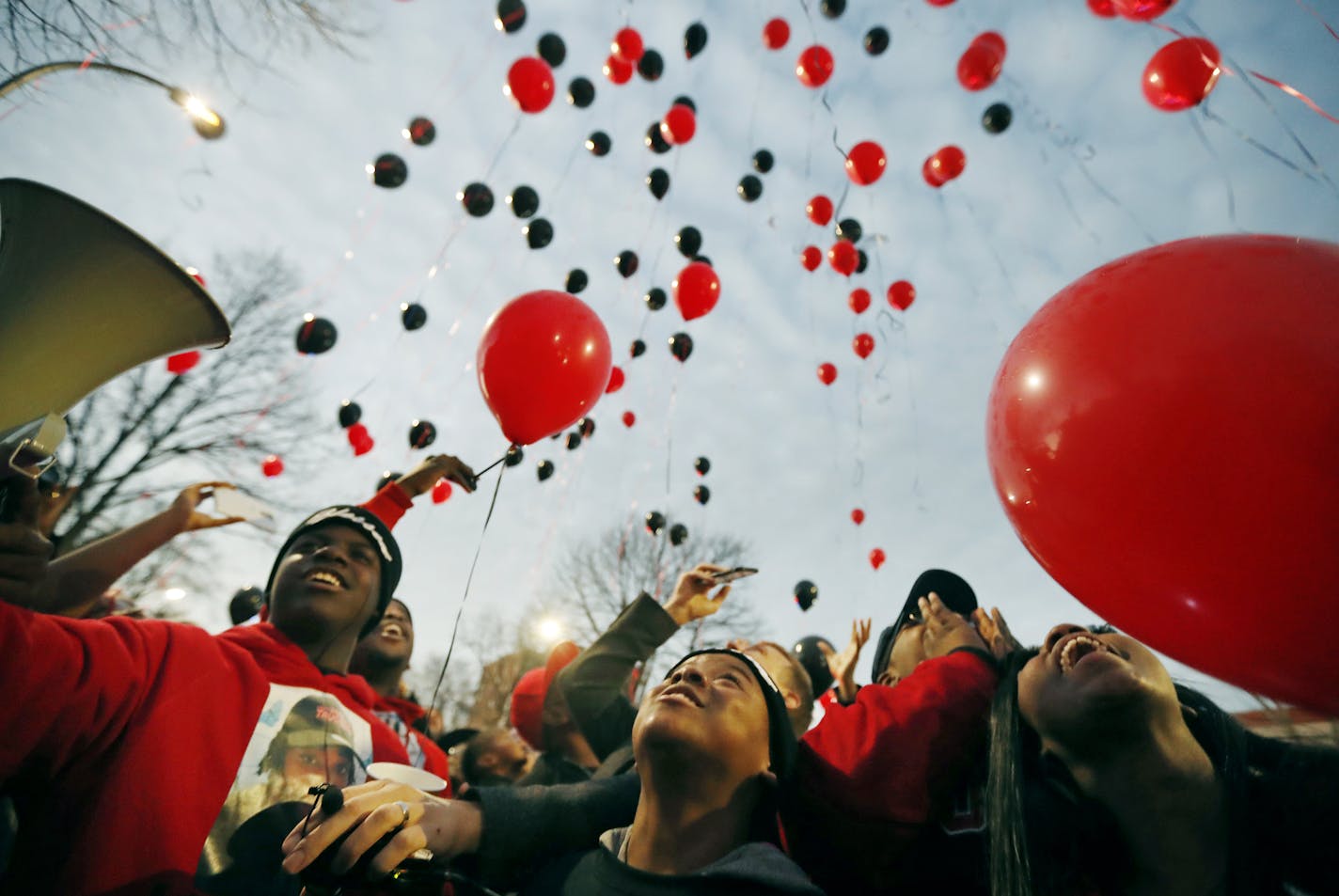 Family members, friends and community activists released balloons near the spot where Jamar Clark was killed in a confrontation with city police last fall to commemorate his death Tuesday October 15, 2016 in Minneapolis, MN. ] Jerry Holt / jerry. Holt@Startribune.com