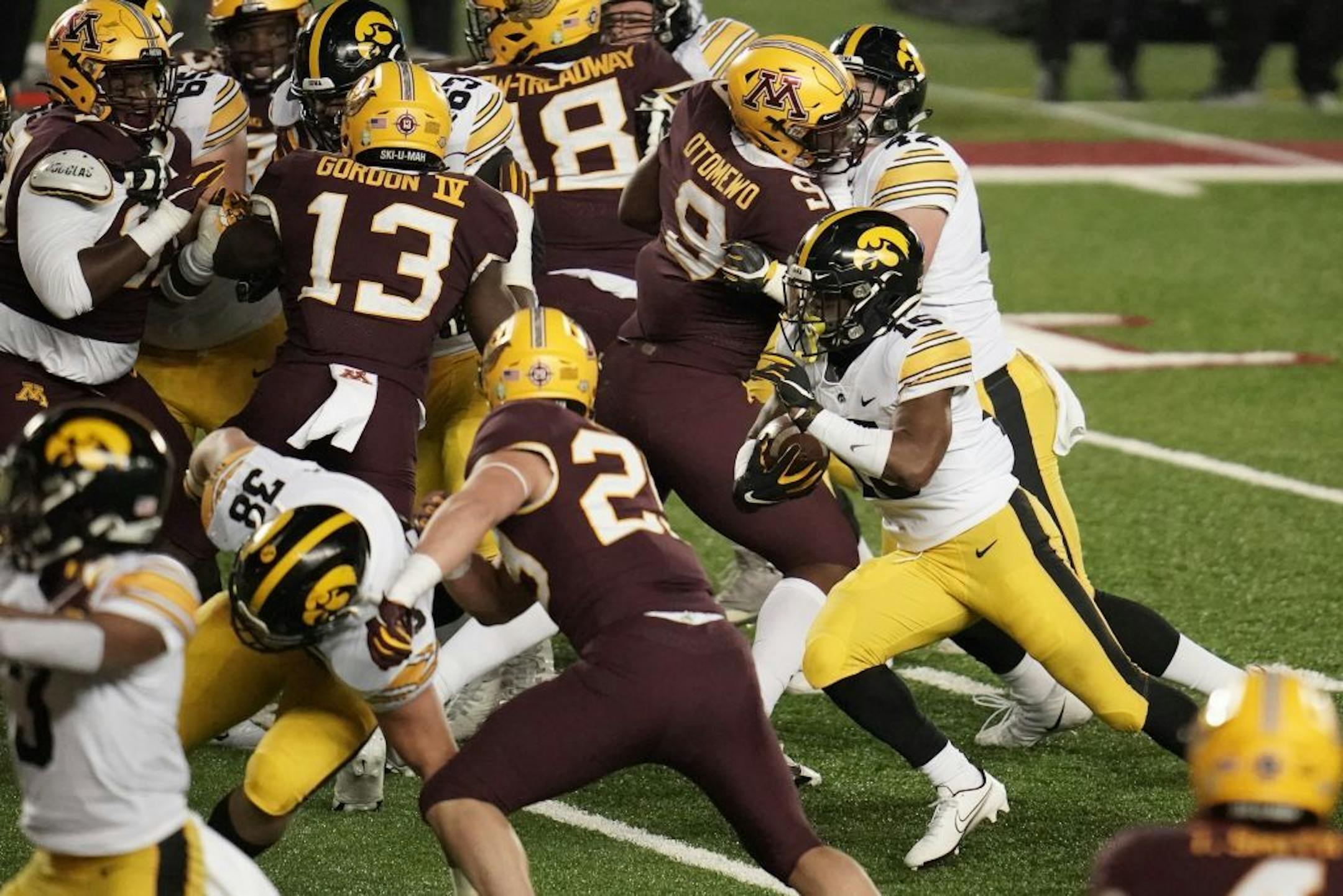 Iowa Hawkeyes running back Tyler Goodson (15) ran for a second quarter touchdown.
