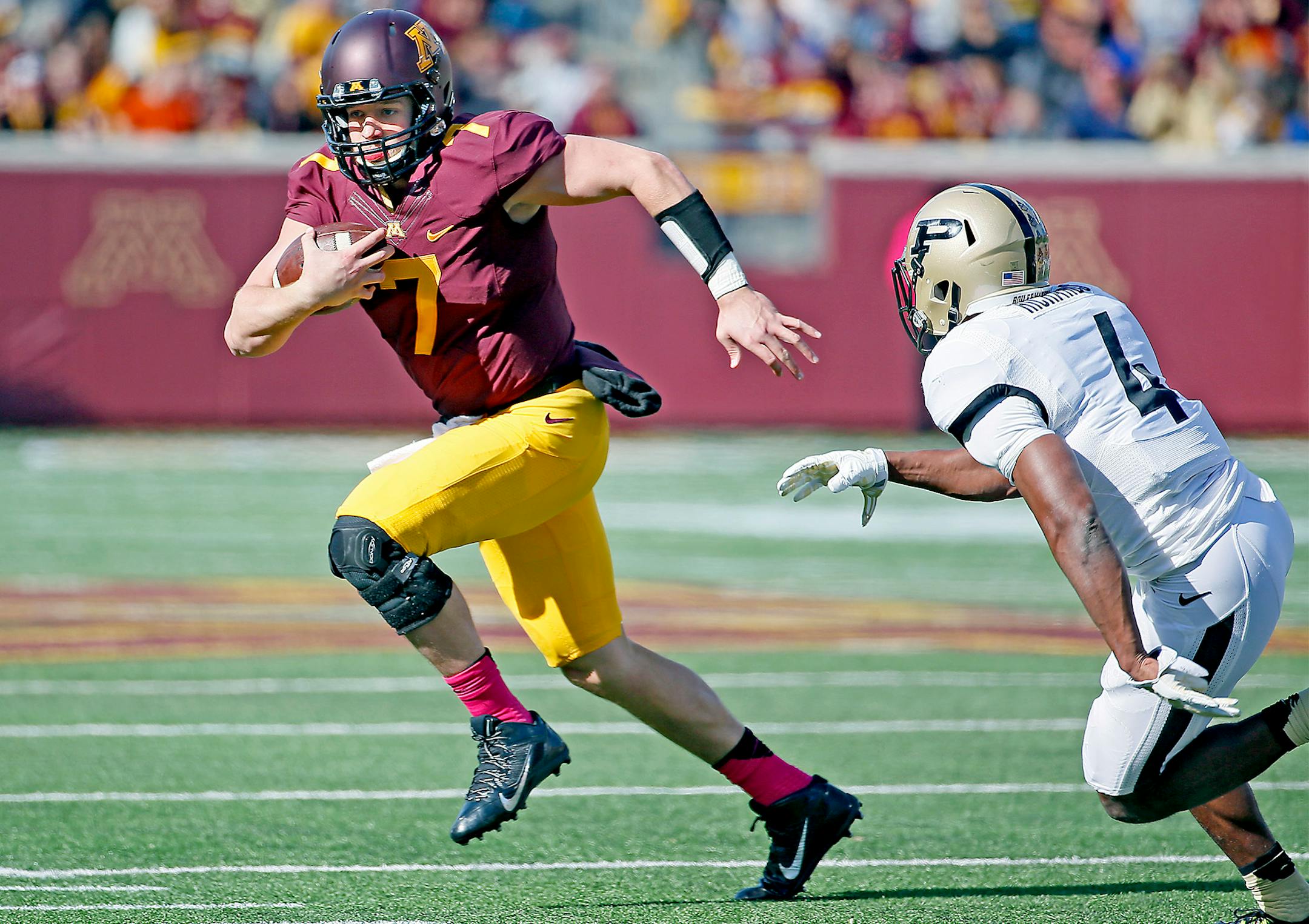 Gophers' quarterback Mitch Leidner (7) rushed for 17 yards in the second quarter as the Minnesota Gophers took on the Purdue Boilermakers, Saturday, October 18, 2014 at TCF Stadium in Minneapolis.