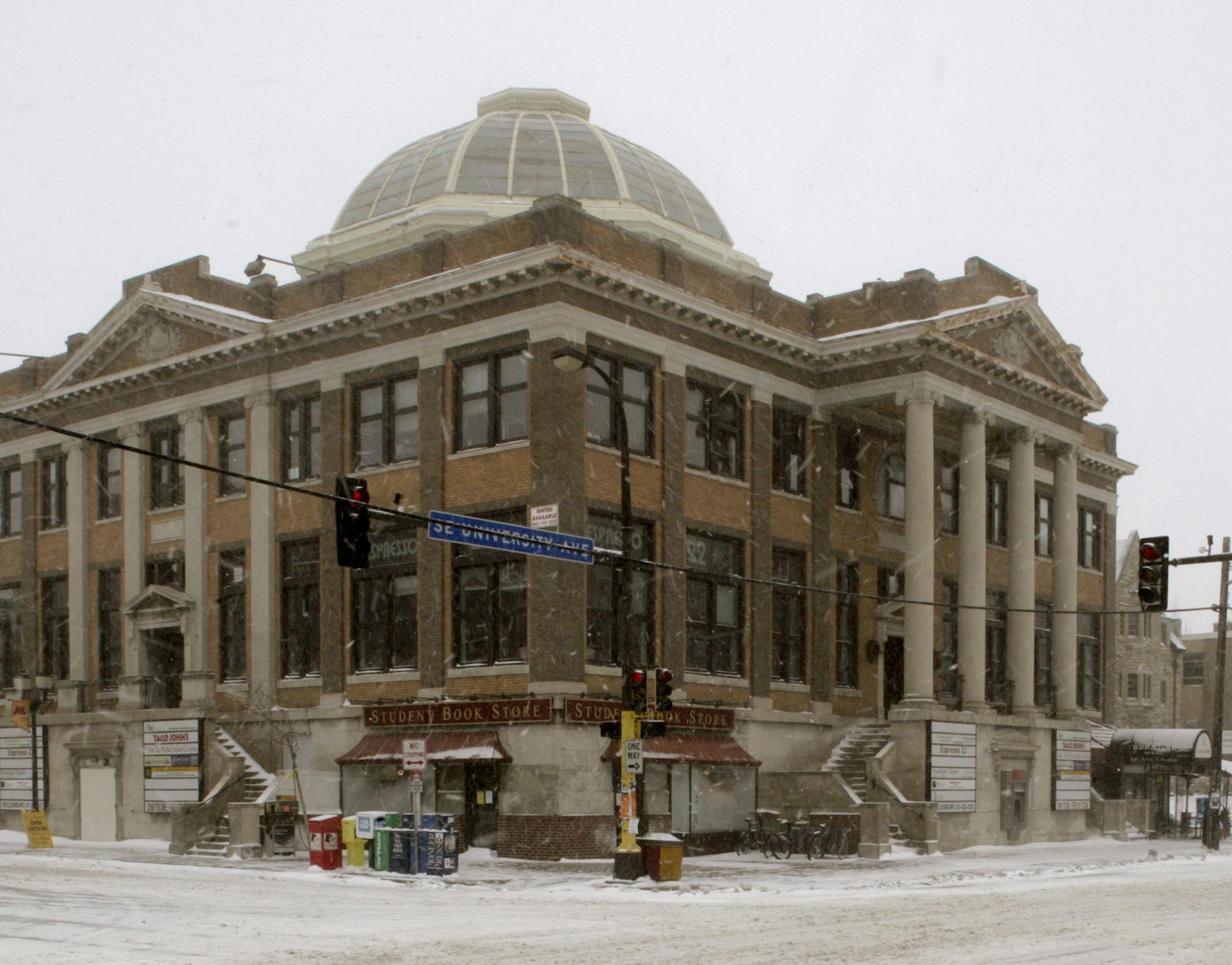 joelkoyama&#xef;jkoyama@startribune.com dinky1225 [The Dinkydome in Dinkytown. Looking at the front entry on University Avenue and 15th Street South. The Dinkydome, a campus landmark, is about to change hands, and the owners have plans to redevelop it to a mix of apartments and retail. That could mean changes for some of its small stores and restaurants, some of which have occupied the building for several years. At the same time, the redevelopment could provide some badly-needed housing in a pr