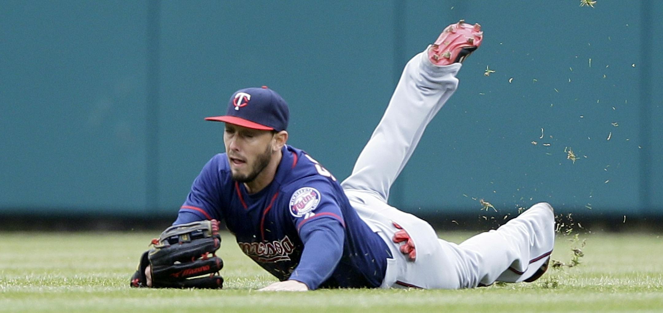 Minnesota Twins center fielder Jordan Schafer makes a stop on the single by Detroit Tigers' Anthony Gose during the fifth inning of a baseball game, Wednesday, April 8, 2015, in Detroit. (AP Photo/Carlos Osorio) ORG XMIT: MIN2015040820331995