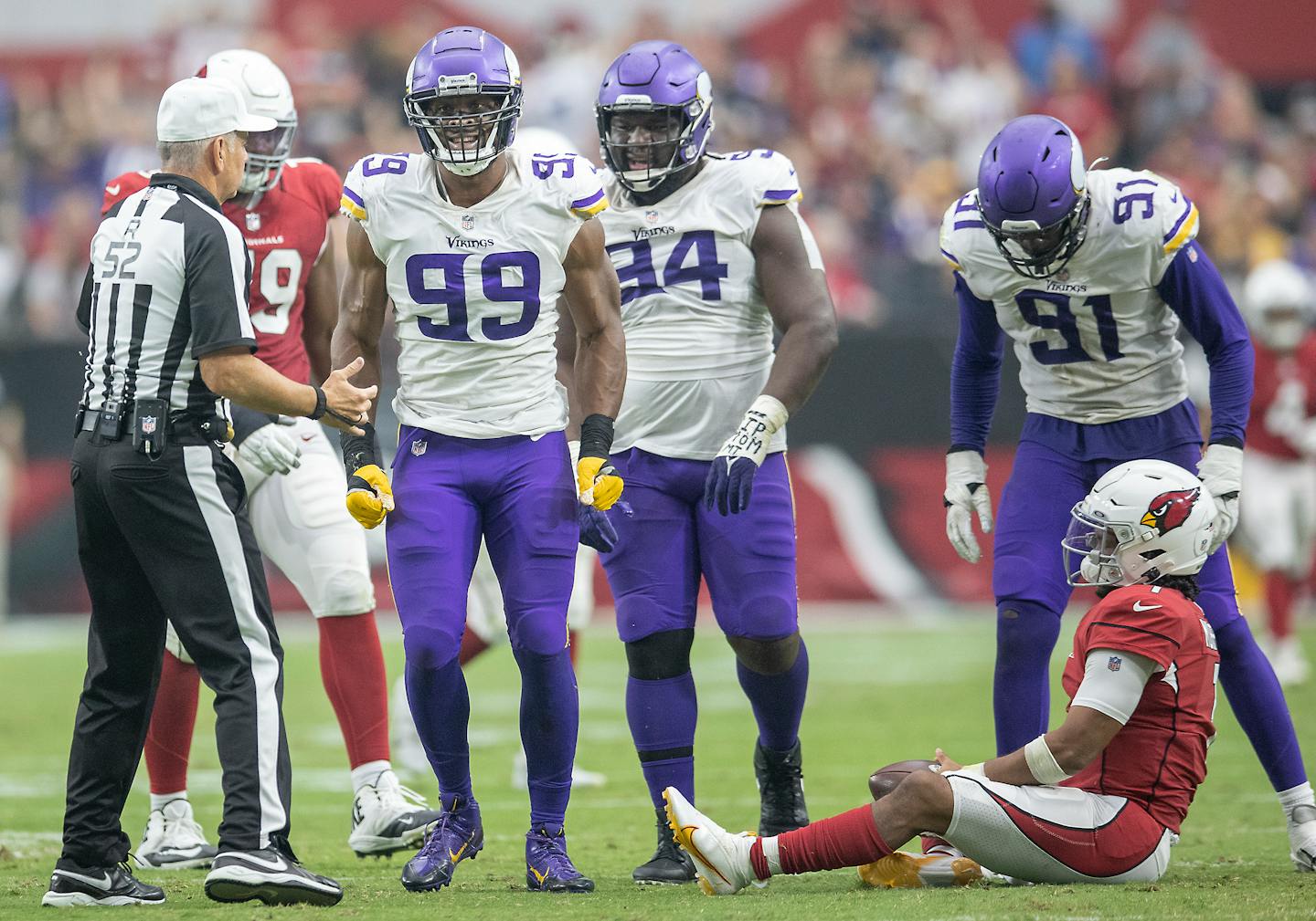 Vikings defensive end Danielle Hunter (99) celebrated after he sacked Cardinals quarterback Kyler Murray (1) in the fourth quarter as Minnesota Vikings took on the Arizona Cardinals at State Farm Stadium, Sunday, September 19, 2021 in Glendale, AZ. ] ELIZABETH FLORES • liz.flores@startribune.com