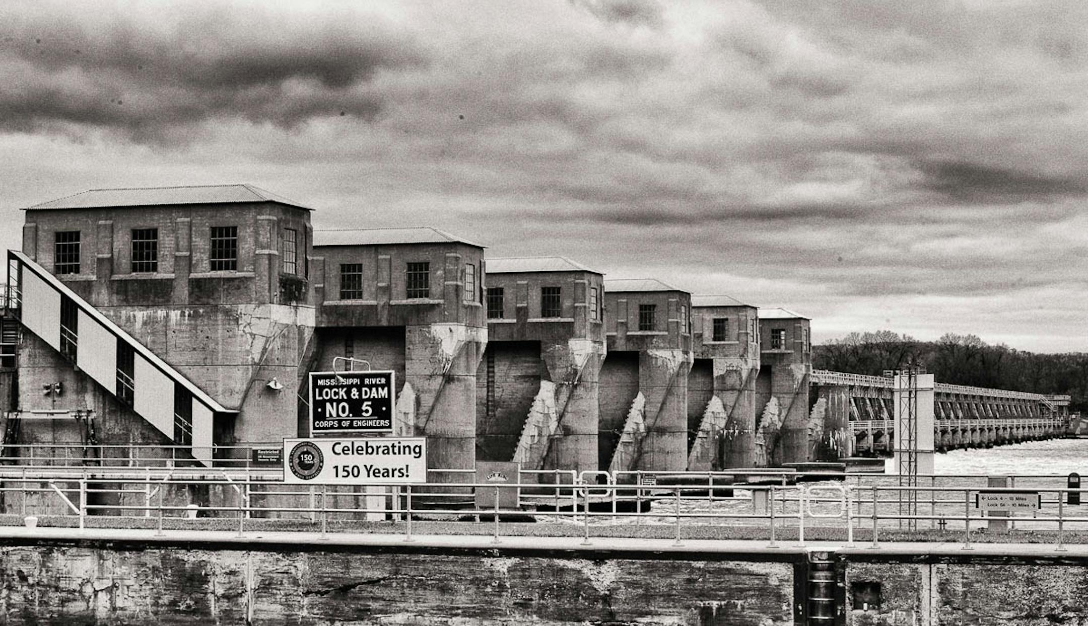 Lock and Dam #5. Minnesota City Peter E. Russell
Pro-Sport Pictures, LLC & P8Russell Photography Phone: 952-210-7168
Email: prosportpic@gmail.com
Twitter: @prosportpic
Instagram: petererussell
www.prosportpic.com
www.prussellphotography.com
Sultry Muse Photography