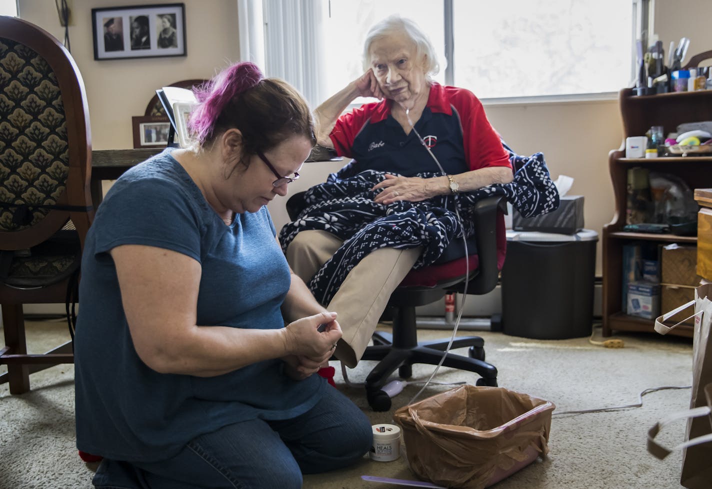 Dawn Lindberg clipped her mother Elsa Lindberg's toenails at home on November 13, 2017 in Minneapolis, Minn. Dawn lives with and cares for her mother full time, going home every other weekend to see her fianc&#xe9;. ] RENEE JONES SCHNEIDER &#x2022; renee.jones@startribune.com