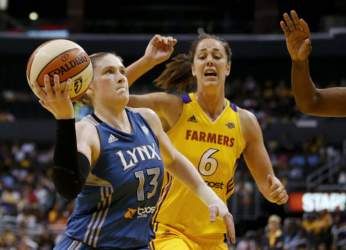 Lynx point guard Lindsay Whalen drove to the basket past Los Angeles' Jenna O'Hea.