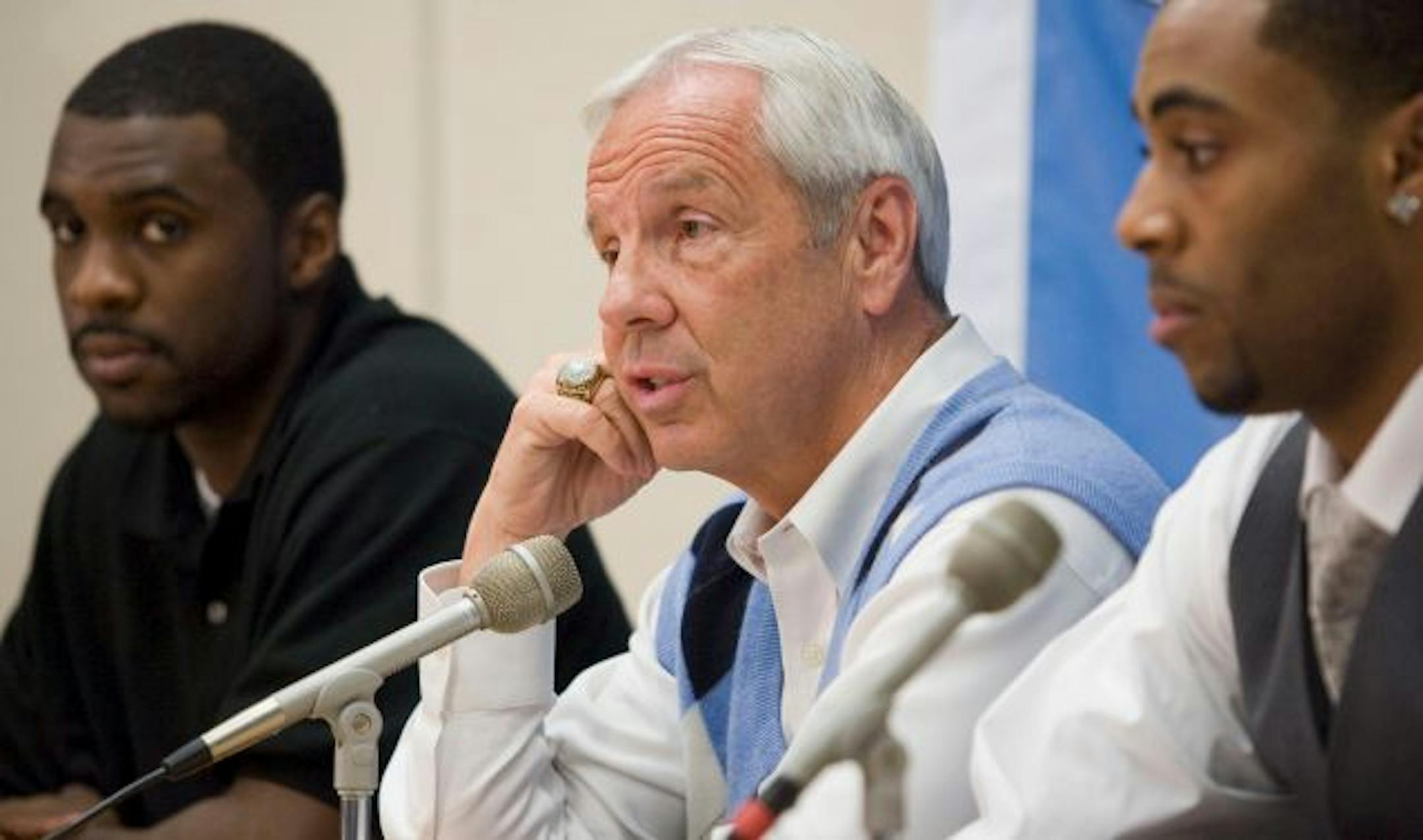 North Carolina basketball coach Roy Williams, center