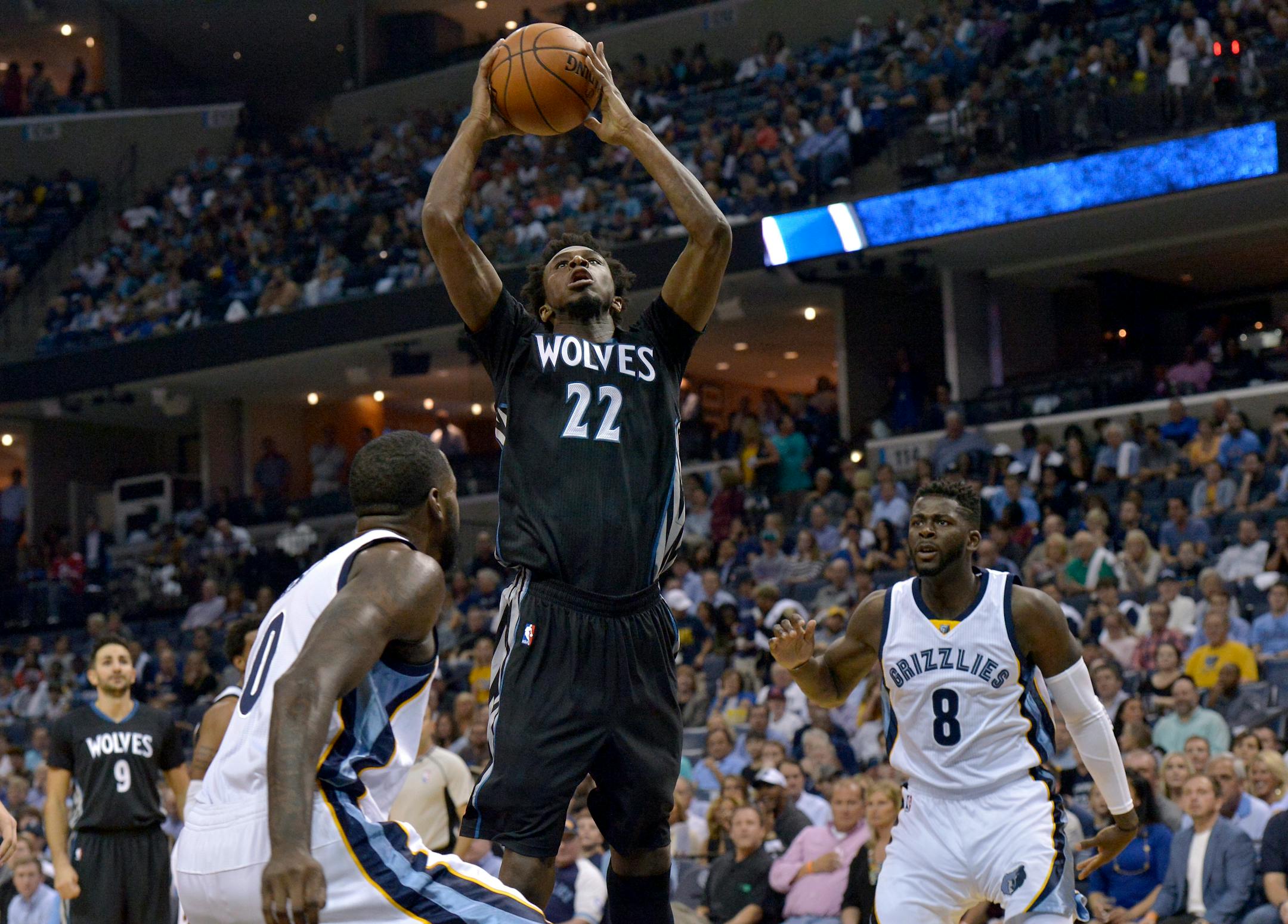 Minnesota Timberwolves forward Andrew Wiggins (22) shoots between Memphis Grizzlies forwards JaMychal Green (0) and James Ennis (8) in the first half of an NBA basketball game Wednesday, Oct. 26, 2016, in Memphis, Tenn. (AP Photo/Brandon Dill)