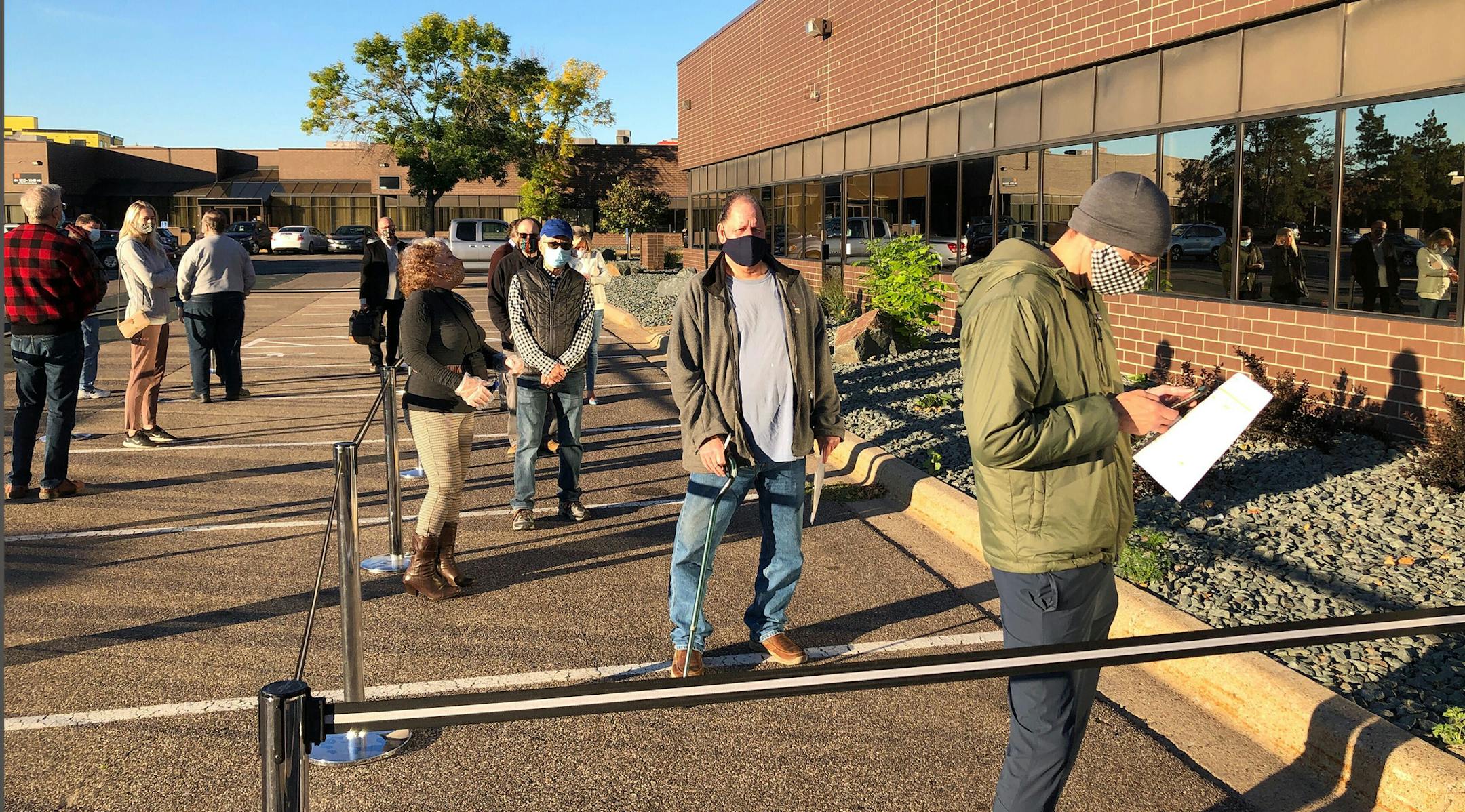 Voters line up outside of the Minneapolis early voting center on Friday, Sept. 18, 2002, as Minnesota opened early voting for the general election. (AP Photo/Steve Karnowski)