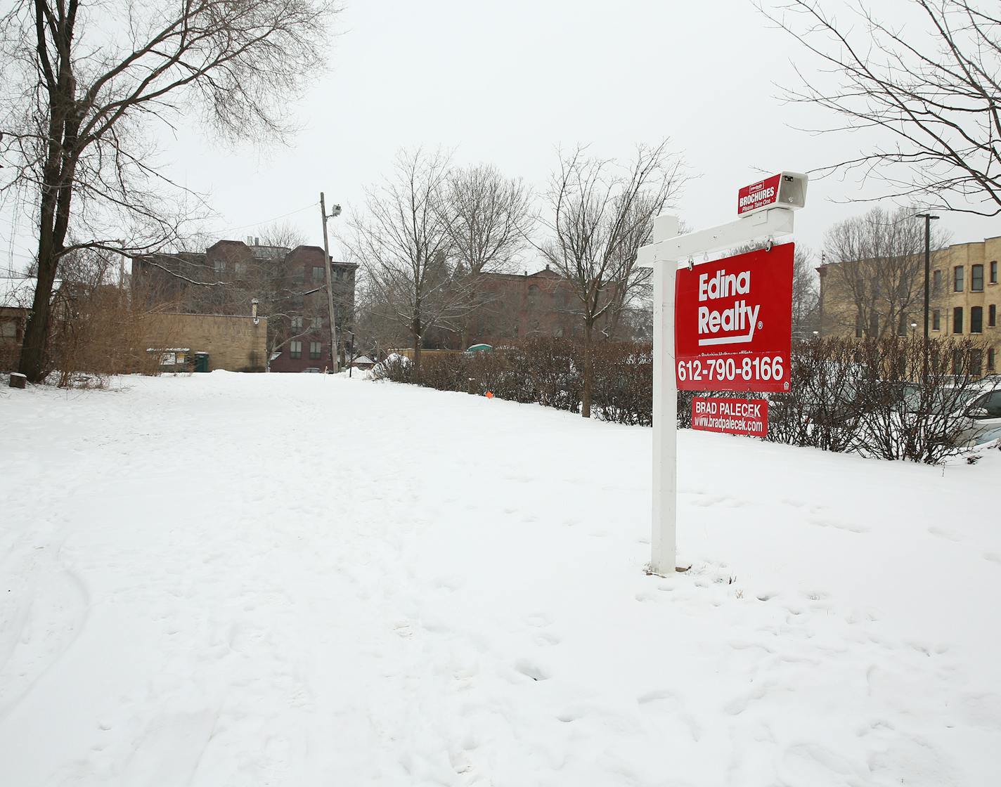 An empty lot at 250 Dayton Avenue owned by the St. Paul Minneapolis Archdiocese in St. Paul on Thursday, January 7, 2016. ] (Leila Navidi/Star Tribune) leila.navidi@startribune.com BACKGROUND INFORMATION: The St. Paul Minneapolis Archdiocese has signed purchase agreements on all four properties it is selling to pay creditors in its bankruptcy reorganization.