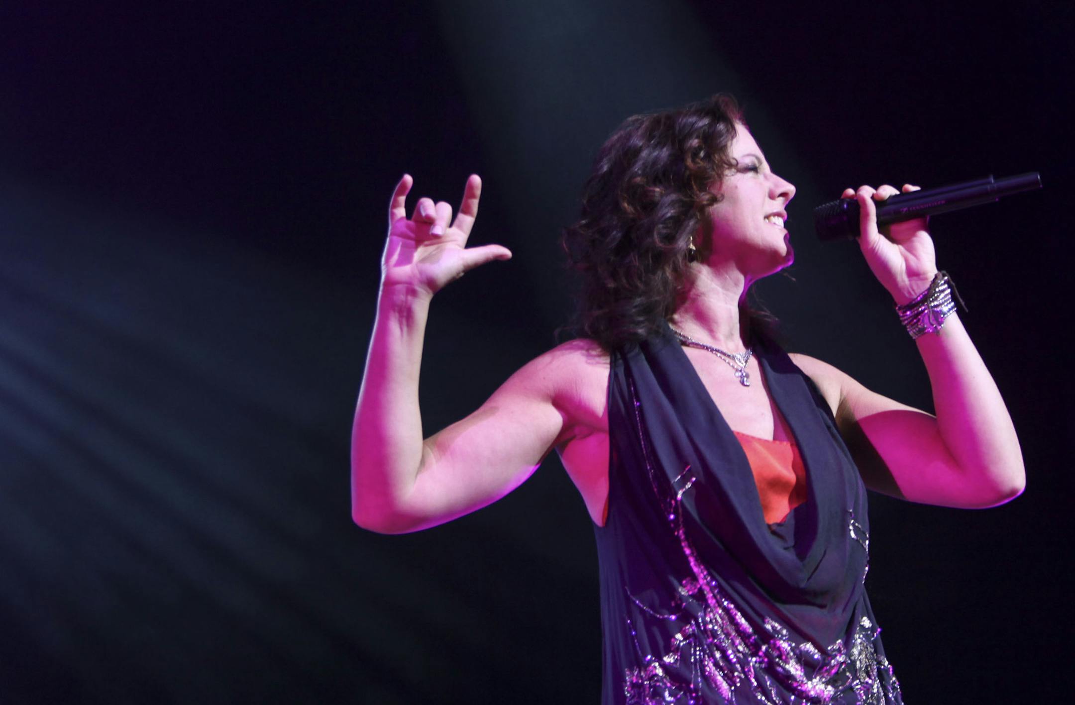 KYNDELL HARKNESS ‚Ä¢ kyndell.harkness@startribune.com MINNEAPOLIS 03/9/11 concert review of Sarah McLachlan IN THIS PHOTO ] Sarah McLachlan performed at the Orpheum Theatre.