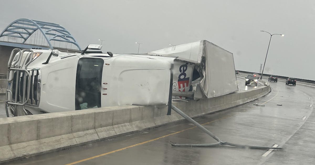 High winds flipped a FedEx truck traveling on Bong Bridge in Duluth – Star Tribune