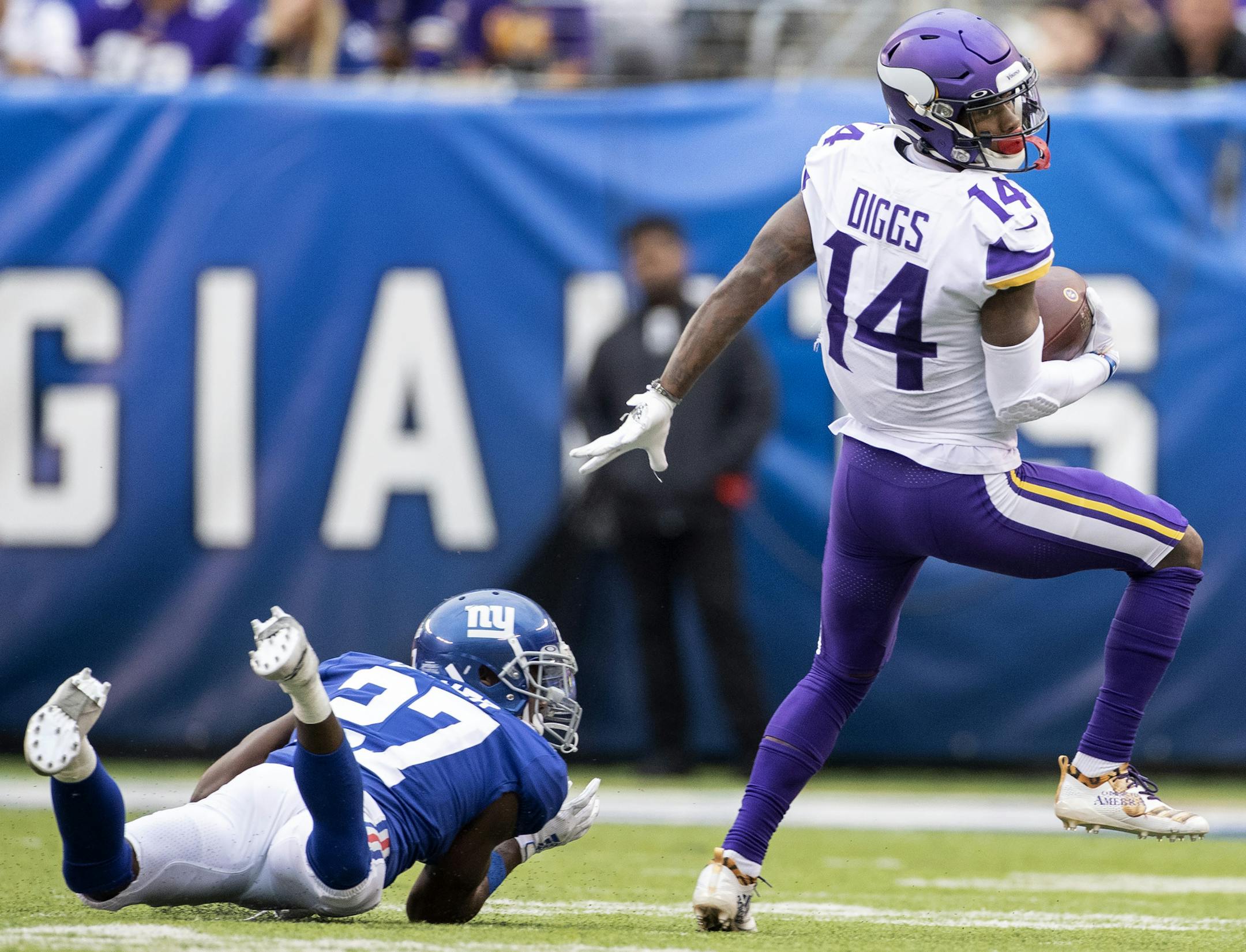 Minnesota Vikings receiver Stefon Diggs (14) ran after a catch in the fourth quarter. ] CARLOS GONZALEZ &#x2022; cgonzalez@startribune.com &#x2013; East Rutherford, NJ &#x2013; October 2, 2019, MetLife Stadium, NFL, Minnesota Vikings vs. New York Giants