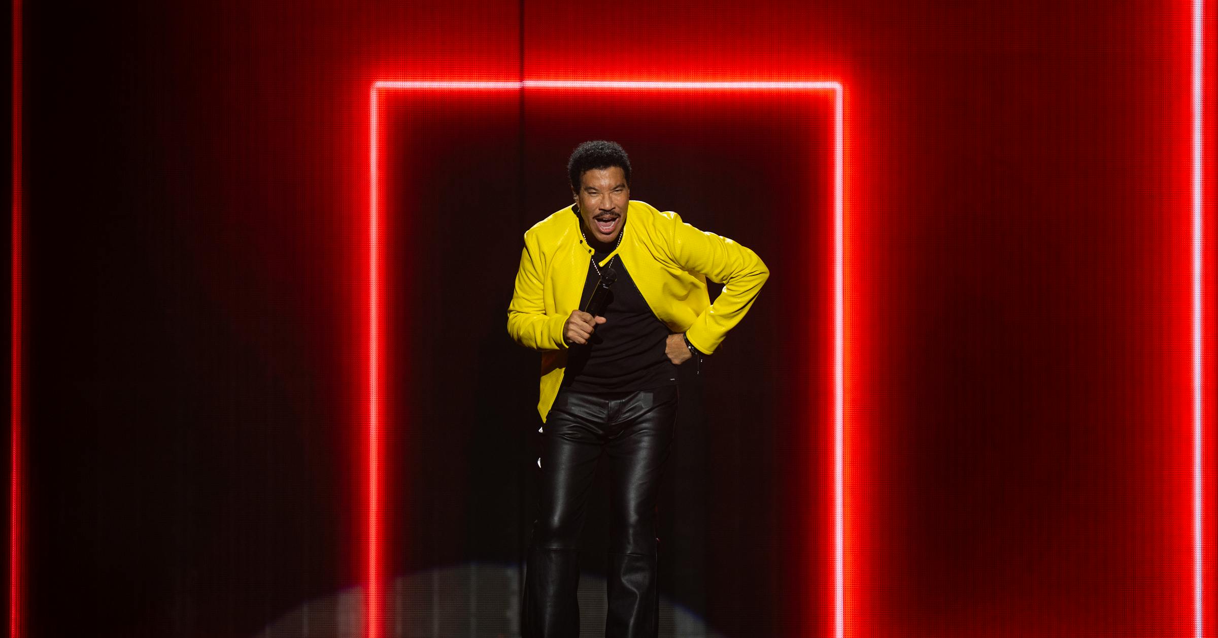 Lionel Richie takes ill, cuts his St. Paul concert short