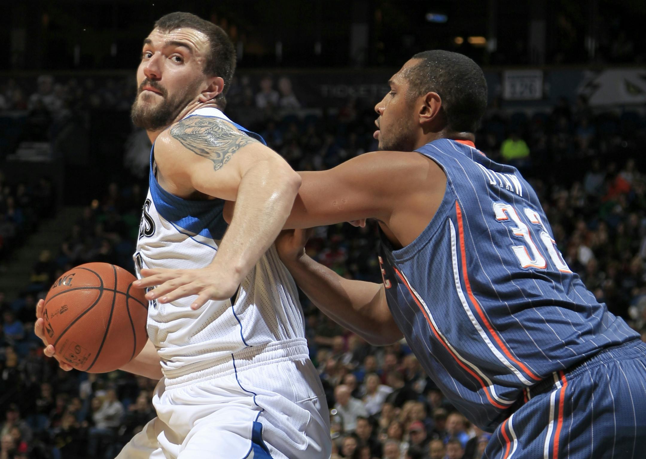 Nikola Pekovic (14) was defended by Boris Diaw in the first quarter.