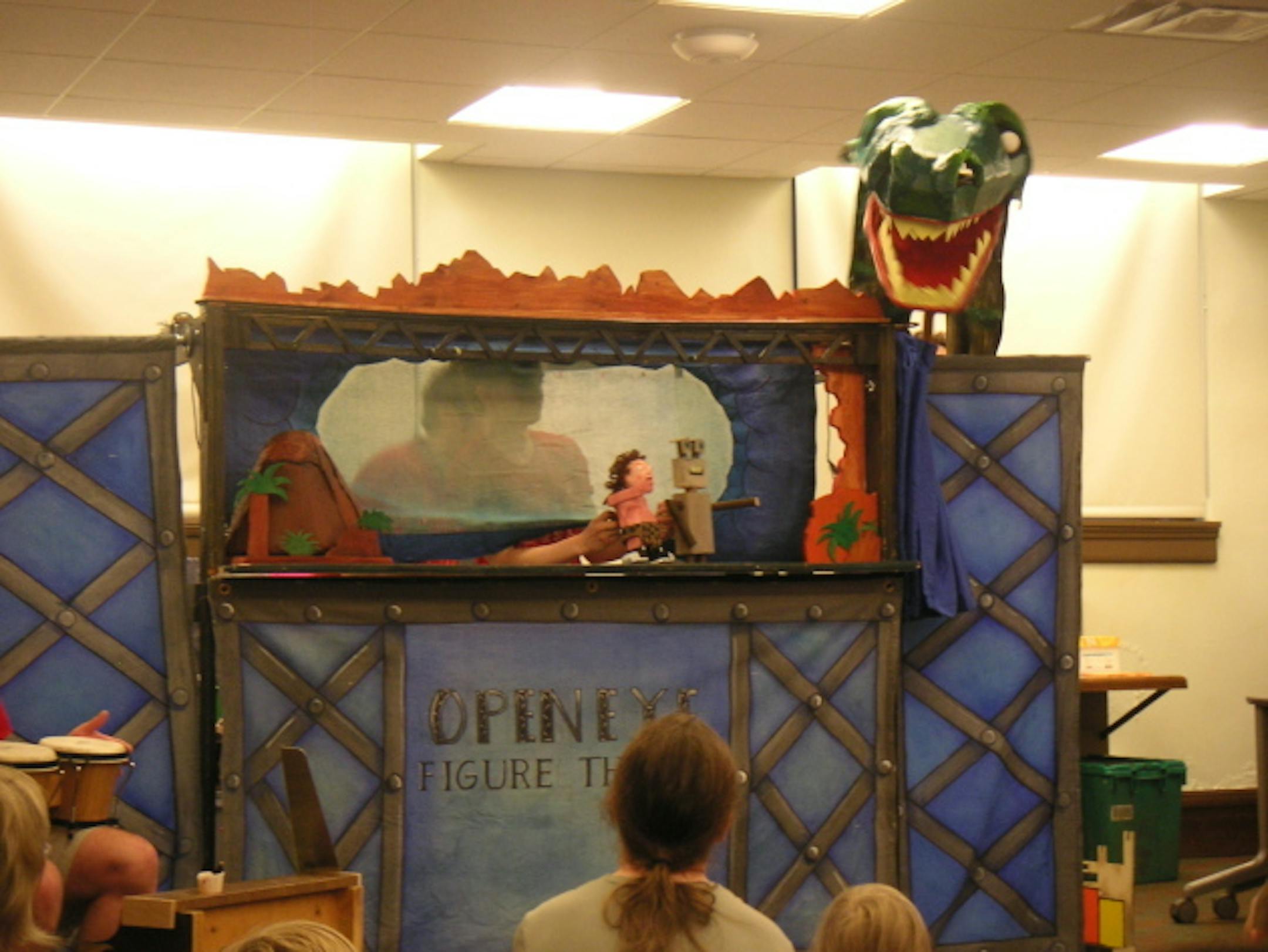 The Open Eye Figure Theater performs at the Franklin Library