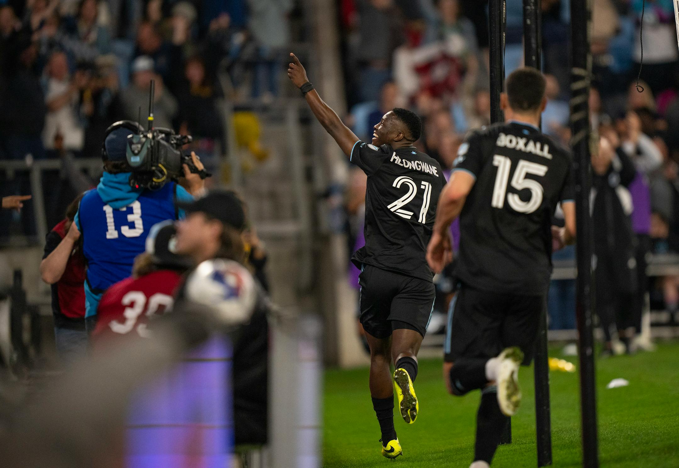 Minnesota United forward Bongokuhle Hlongwane (21) celebrated his goal as he pointed to the fans in the second half. Minnesota United FC and the Philadelphia Union fought to a 3-3 tie after overtime in a U.S. Open Cup match Tuesday night, May 9, 2023 at Allianz Field in St. Paul, Minn. ] JEFF WHEELER • jeff.wheeler@startribune.com