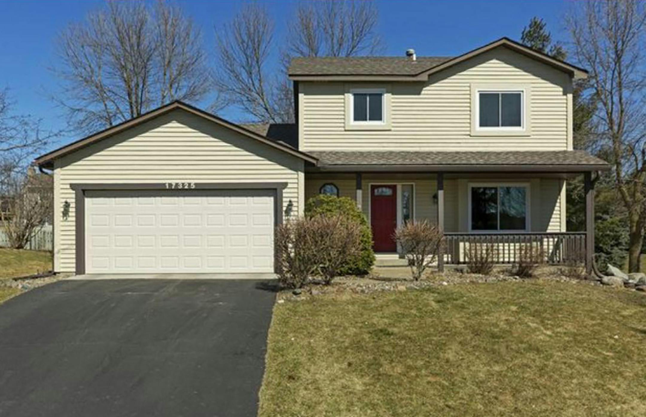 Lakeville
Built in 1988, this four-bedroom, four-bath house has 2,265 square feet and features four bedrooms on one level, formal dining room, eat-in kitchen, full finished basement and deck. Listed by Mary Cavanaugh, Edina Realty, 612-363-2235.