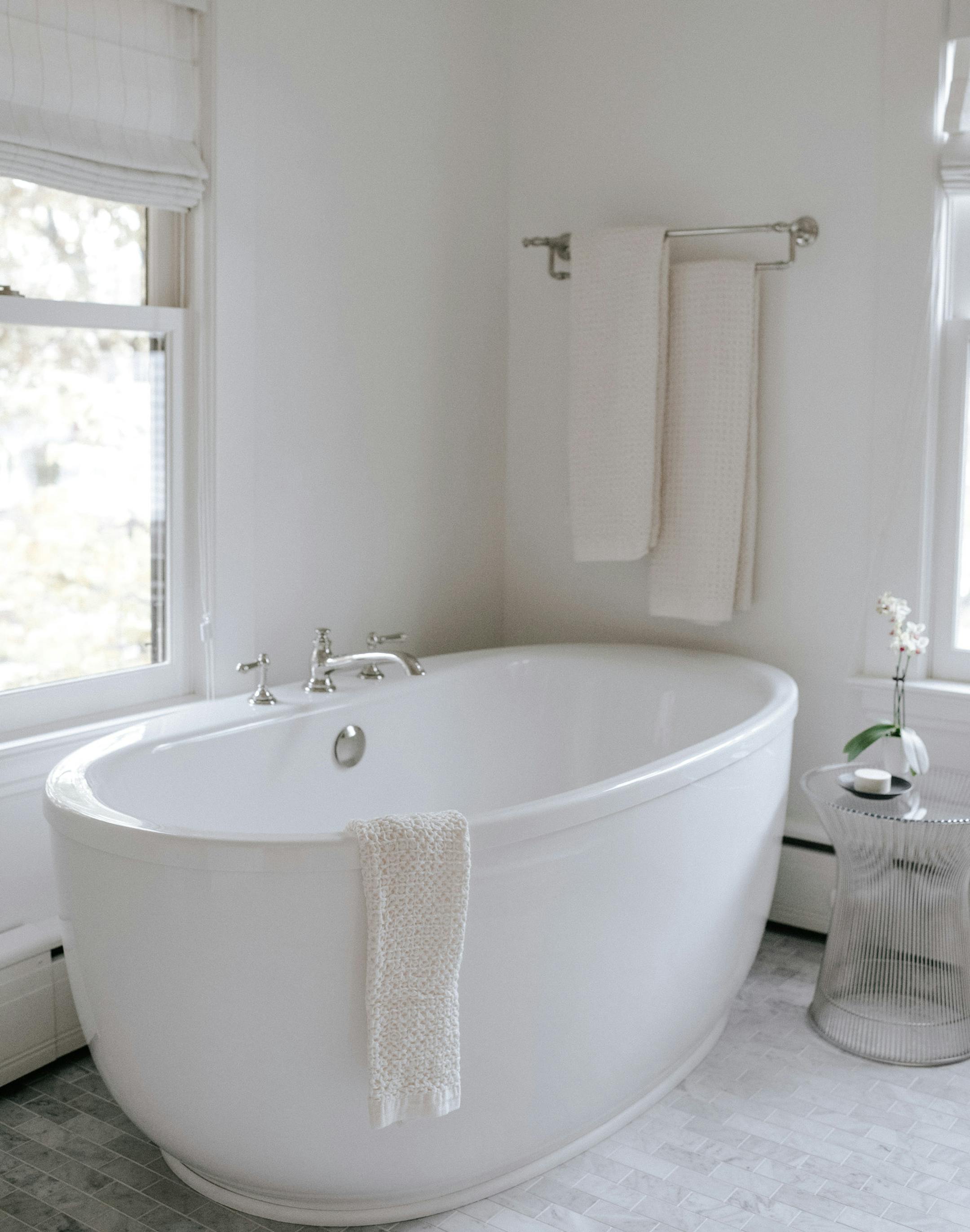 Bathtub in master bath, home in East Isles