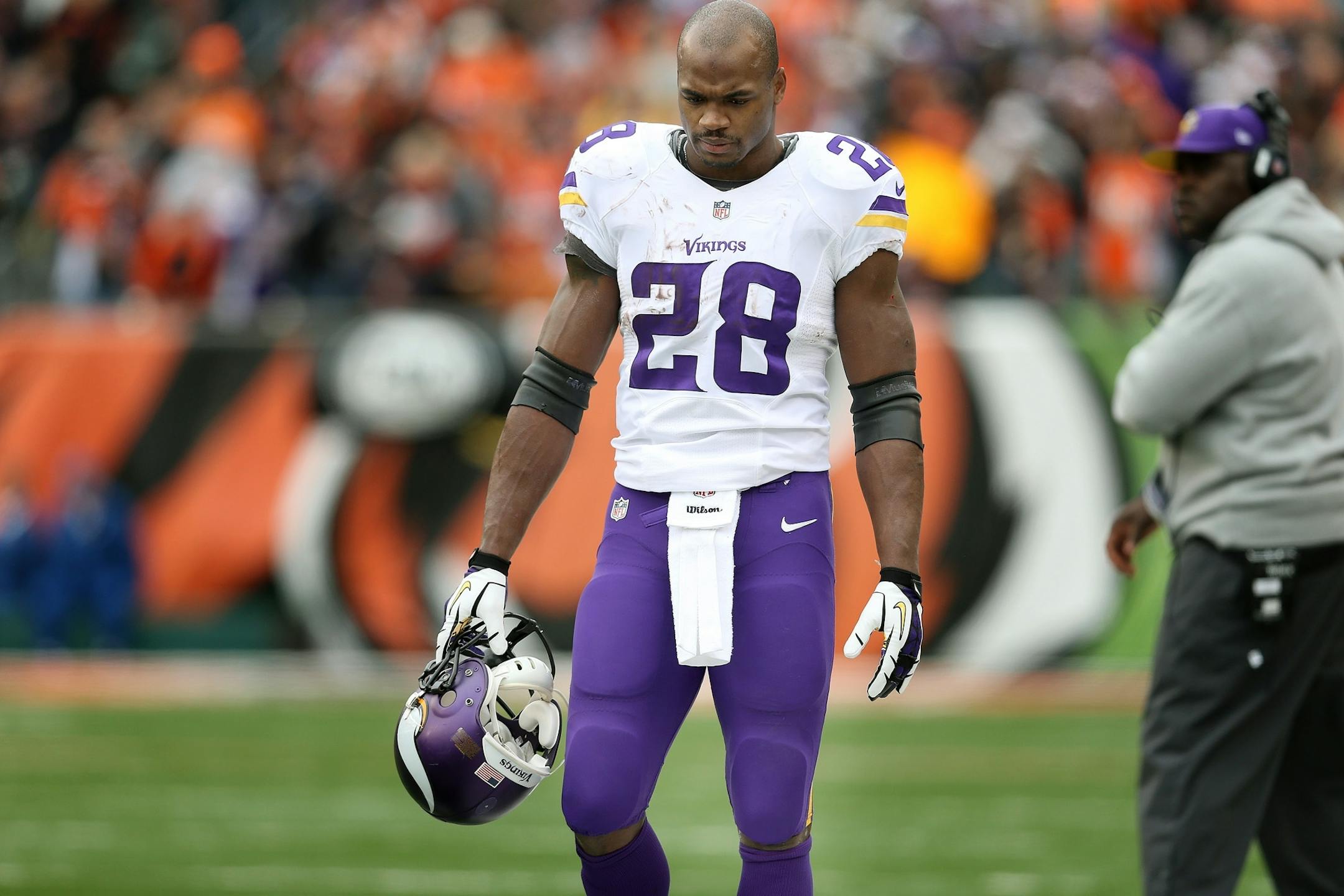 Minnesota Vikings running back Adrian Peterson (28)