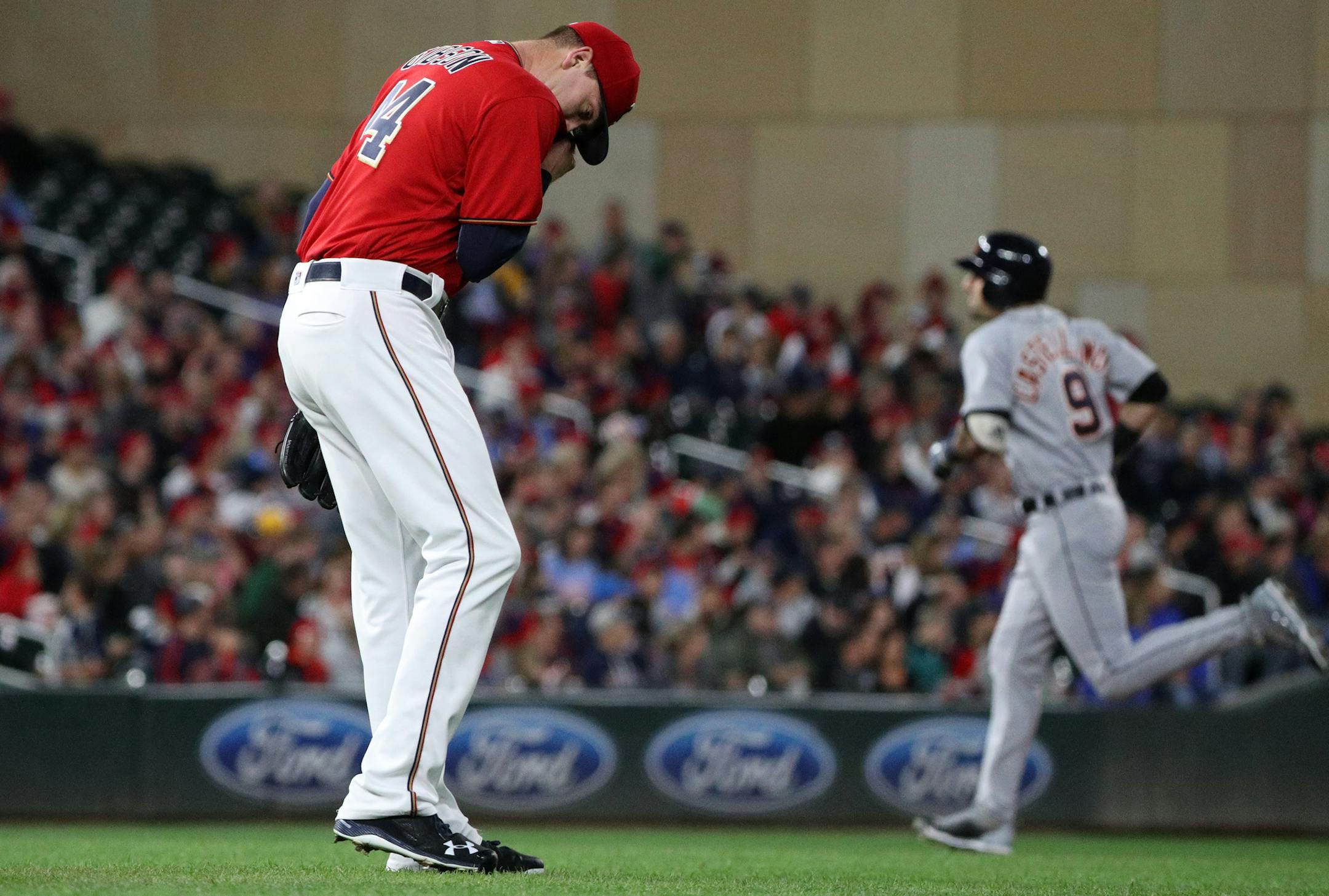 Minnesota Twins starting pitcher Kyle Gibson (44) wiped his face as Detroit Tigers third baseman Nicholas Castellanos (9) circled the bases after hitting a home run in the first inning. ] ANTHONY SOUFFLE &#xef; anthony.souffle@startribune.com Action from an MLB game between the Minnesota Twins and the Detroit Tigers Friday, Sept. 29, 2017 at Target Field in Minneapolis.