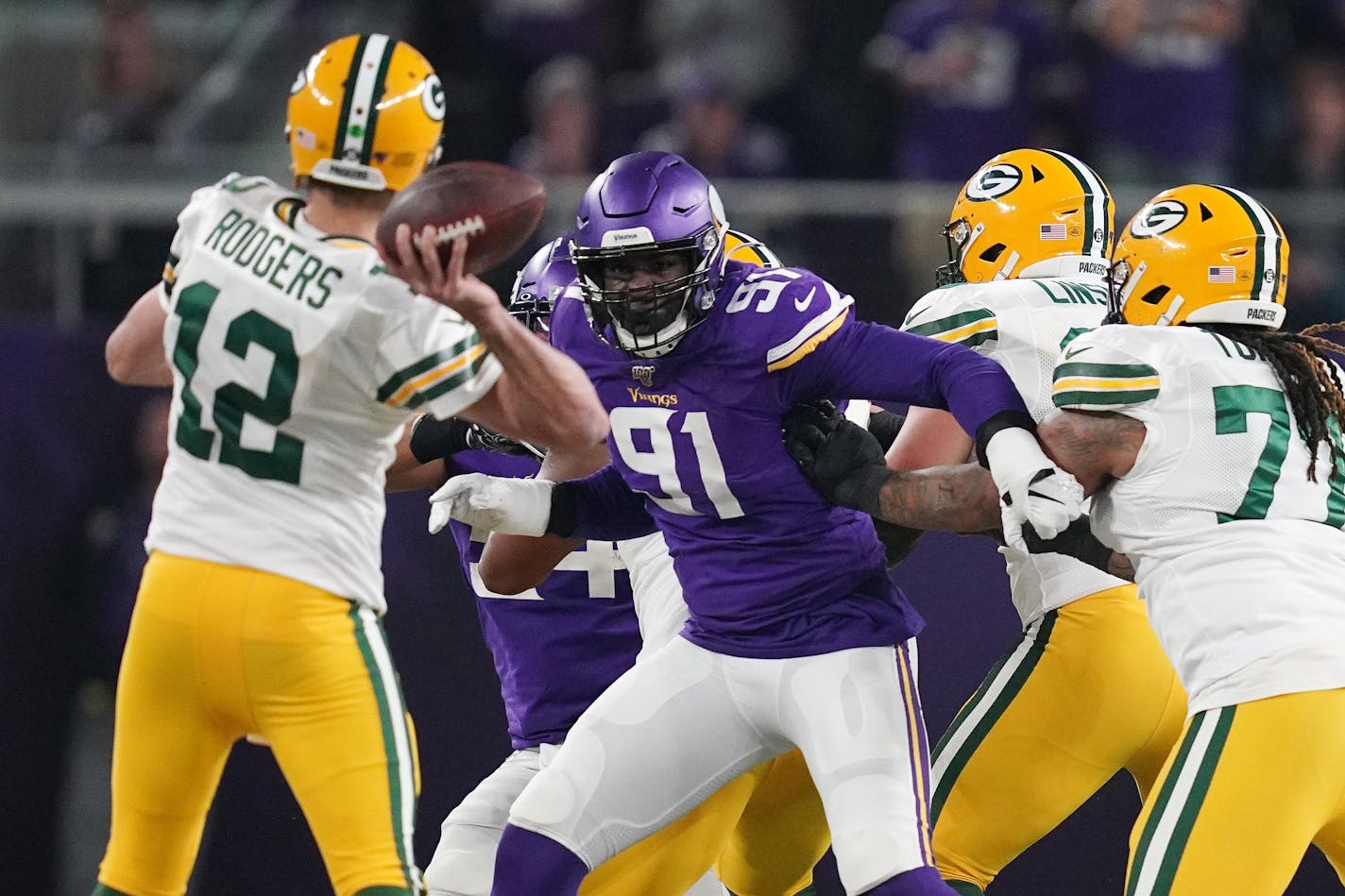 Minnesota Vikings wide receiver Chad Beebe (12) threw under pressure from Minnesota Vikings defensive end Stephen Weatherly (91) in the first quarter. ] ANTHONY SOUFFLE • anthony.souffle@startribune.com