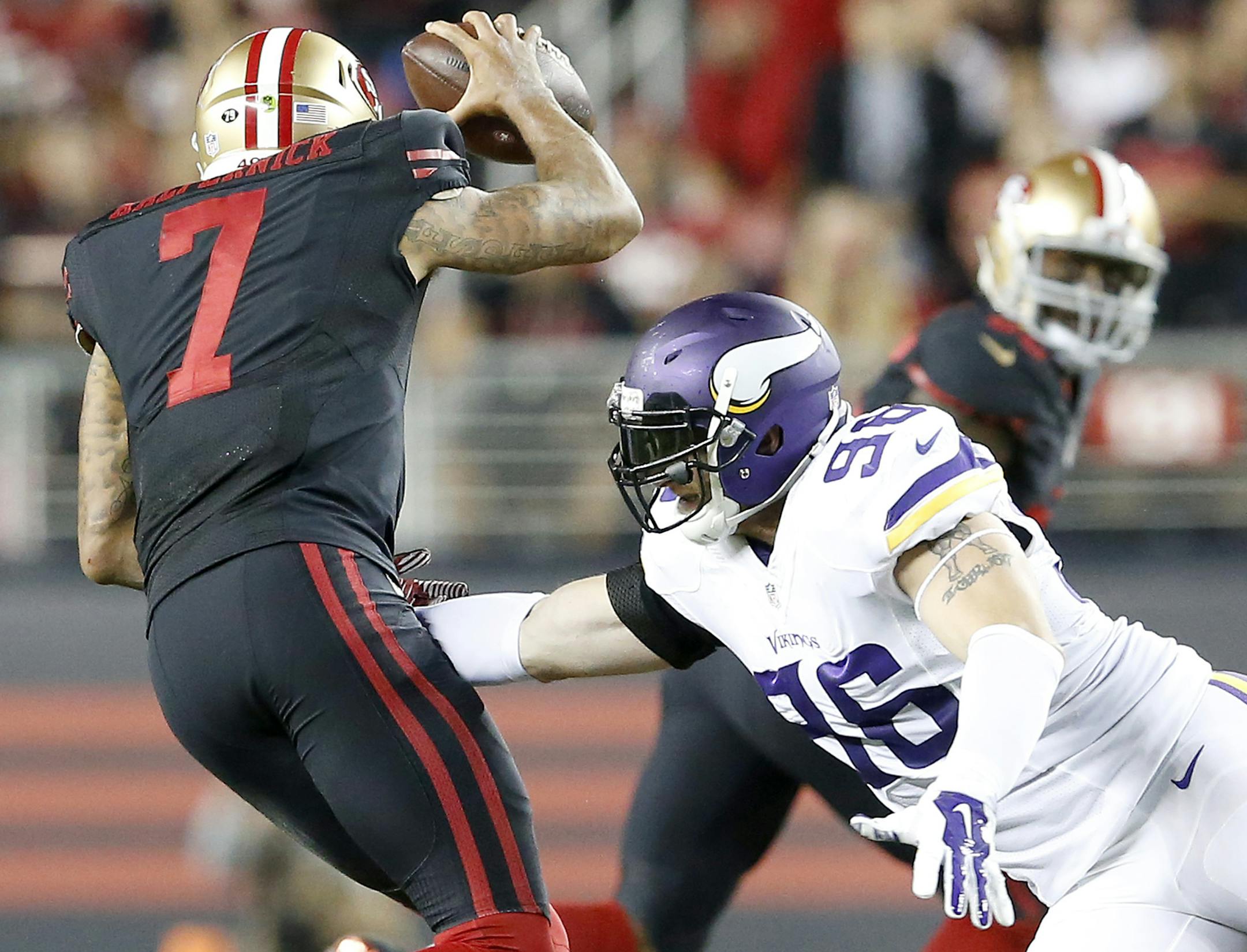 San Francisco quarterback Colin Kaepernick (7) evaded the grasp of Brian Robison (96) in the second quarter.