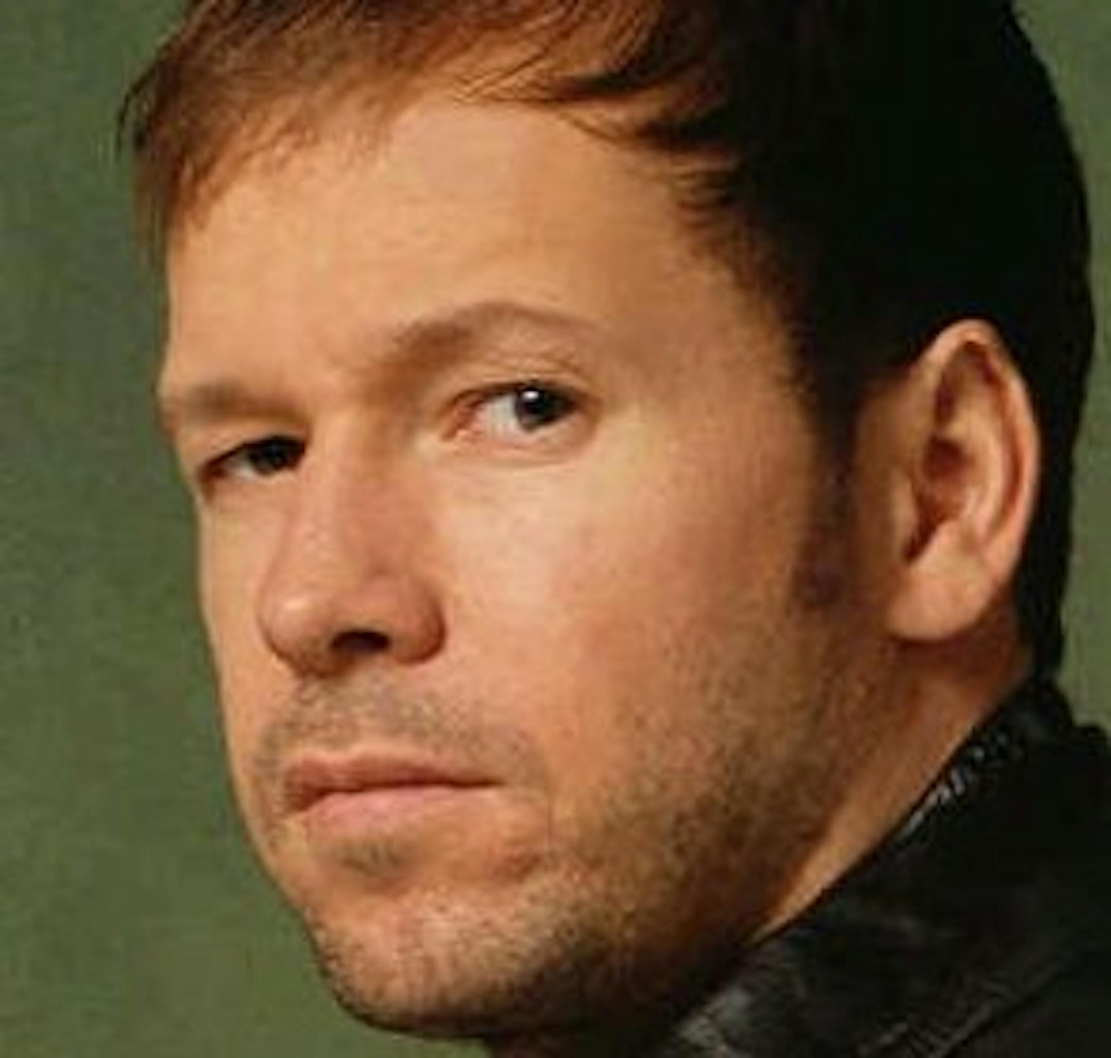 Michael Madsen, foreground, and Donnie Wahlberg star in BIG APPLE. Photo: Craig Blankenhorn/CBS
This photo has been sent to you for use in conjunction with the CBS Winter 2001 Press Tour being held in Pasadena CA.