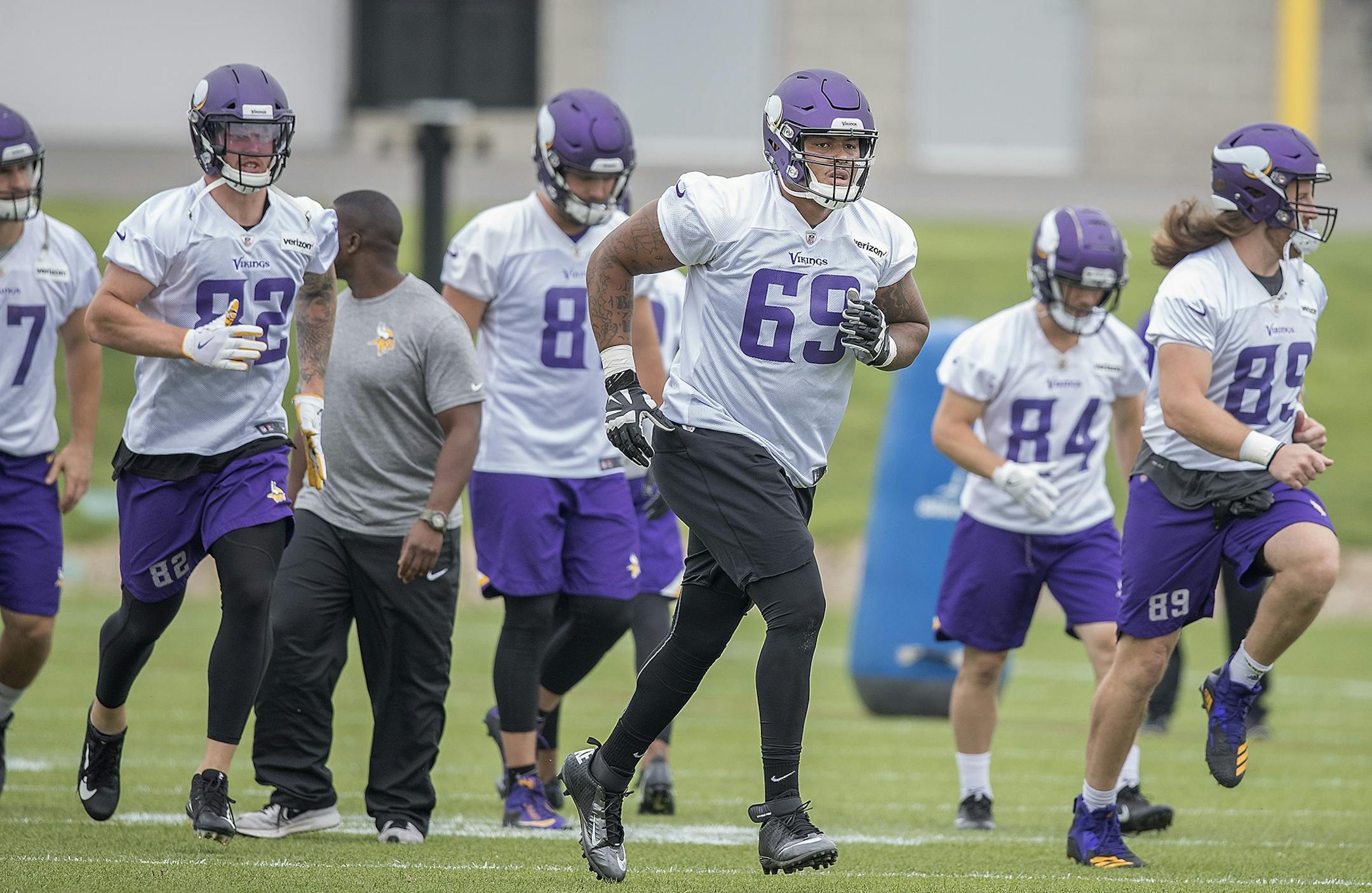 Vikings Rashod Hill, center, took to the field for the first day of mandatory Vikings three-day minicamp at the TCO Vikings Performance Center, Tuesday, June 12, 2018 in Eagan, MN.