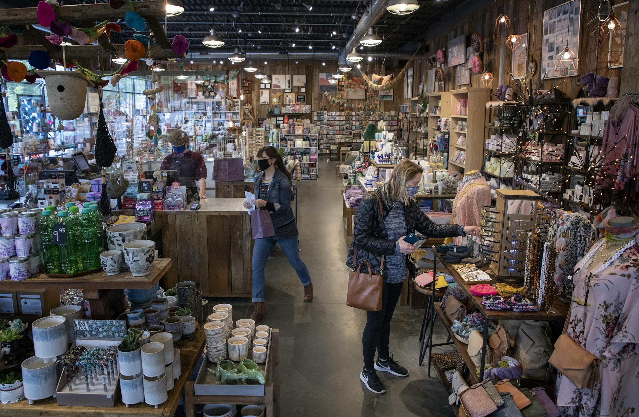 Kate Andersen (right) shopped at Patina in Minneapolis. ] CARLOS GONZALEZ • cgonzalez@startribune.com - Minneapolis, MN – May 18, 2020, COVID-19, Coronavirus, Patina before, during opening day and first week reopen.