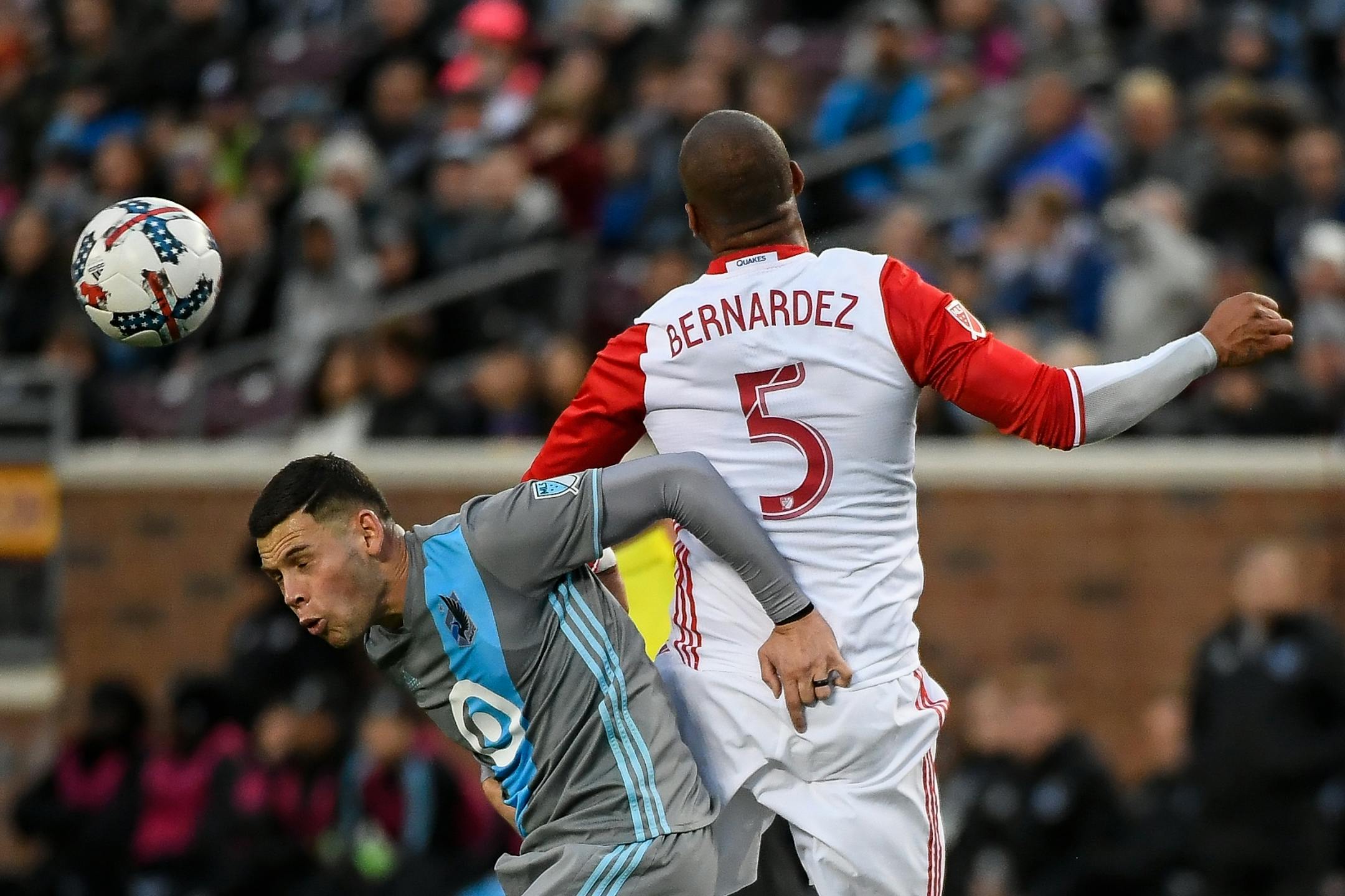 Minnesota United forward Christian Ramirez (21) and San Jose Earthquakes defender Victor Bernardez (5) battled for a header in the first half Saturday.