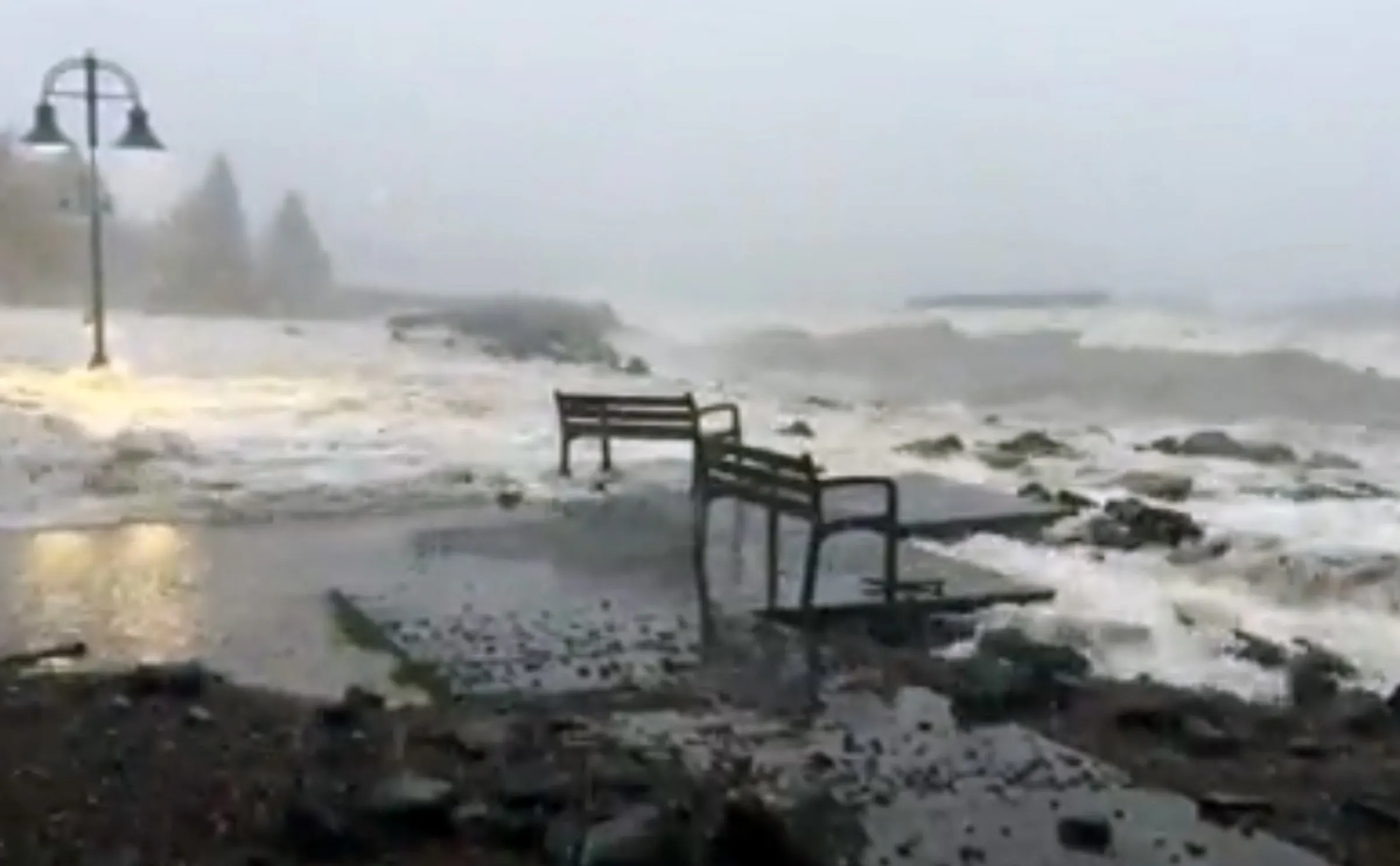 Duluth cleans up after storm waves batter shore