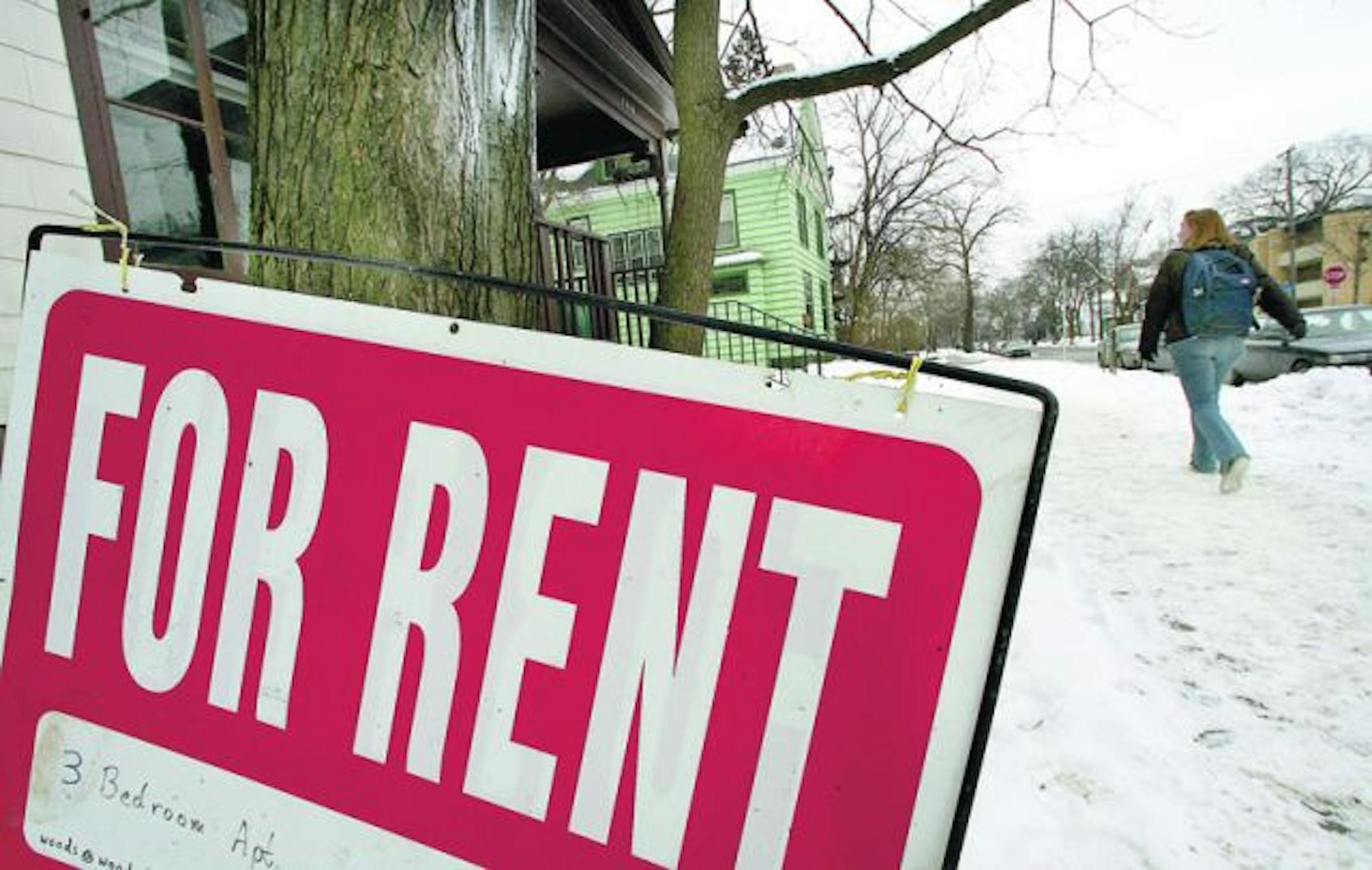 JIM GEHRZ � jgehrz@startribune.com Minneapolis, MN/January 23, 2007/2:00PM As part of the new Gopher stadium package, lawmakers have mandated that the U of M and the city study the impact on adjacent neighborhoods, which include some single family homes that have been converted to multi-unit dwellings that are rented predominantly by students. The for rent sign is posted in front of a home in the 1400 block of SE 7th St. // housing, houses, neighborhoods, rent, rental, apartments // University o