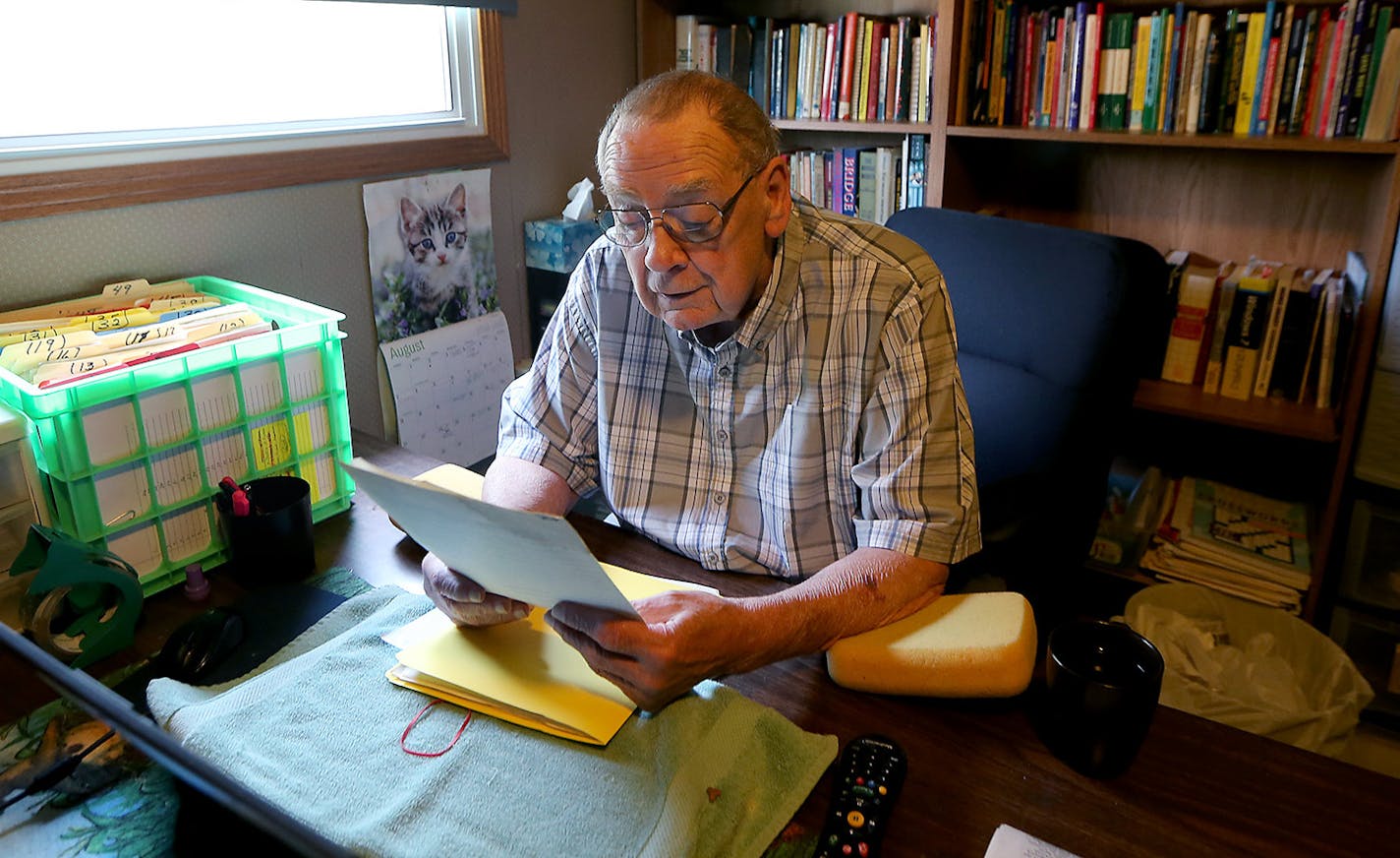 Richard Roach, 79, read an autobiography that he once assigned to his middle-school students when he was a teacher, from his home office, Tuesday, August 23, 2016 in Mountain Iron, MN. ] (ELIZABETH FLORES/STAR TRIBUNE) ELIZABETH FLORES &#x2022; eflores@startribune.com