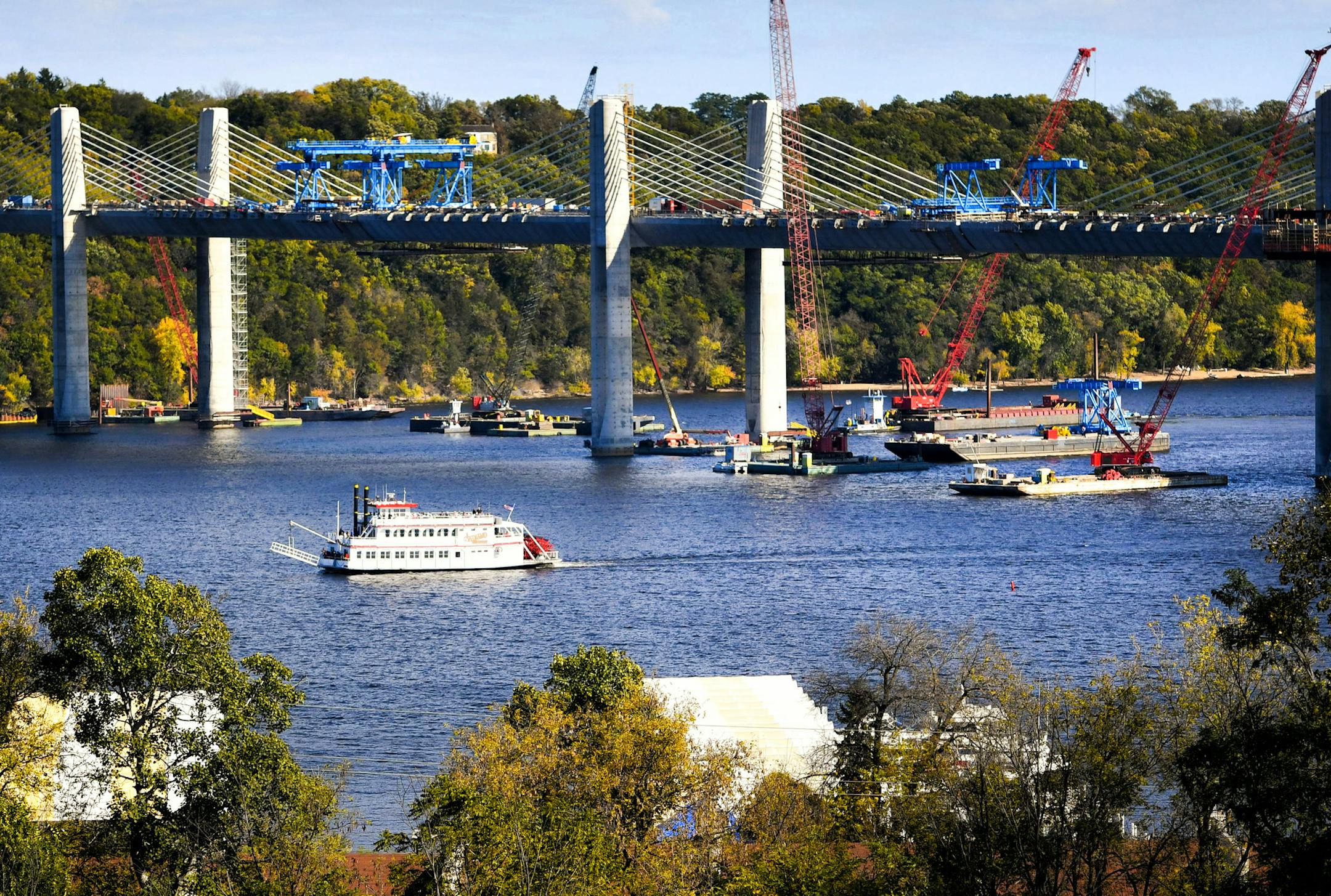 The Andiamo Showboat cruised below the St. Croix River bridge, back to Stillwater. ] GLEN STUBBE * gstubbe@startribune.com Monday, October 10, 2016 St. Croix River bridge now has continuous driving surface from Minnesota to Wisconsin.
