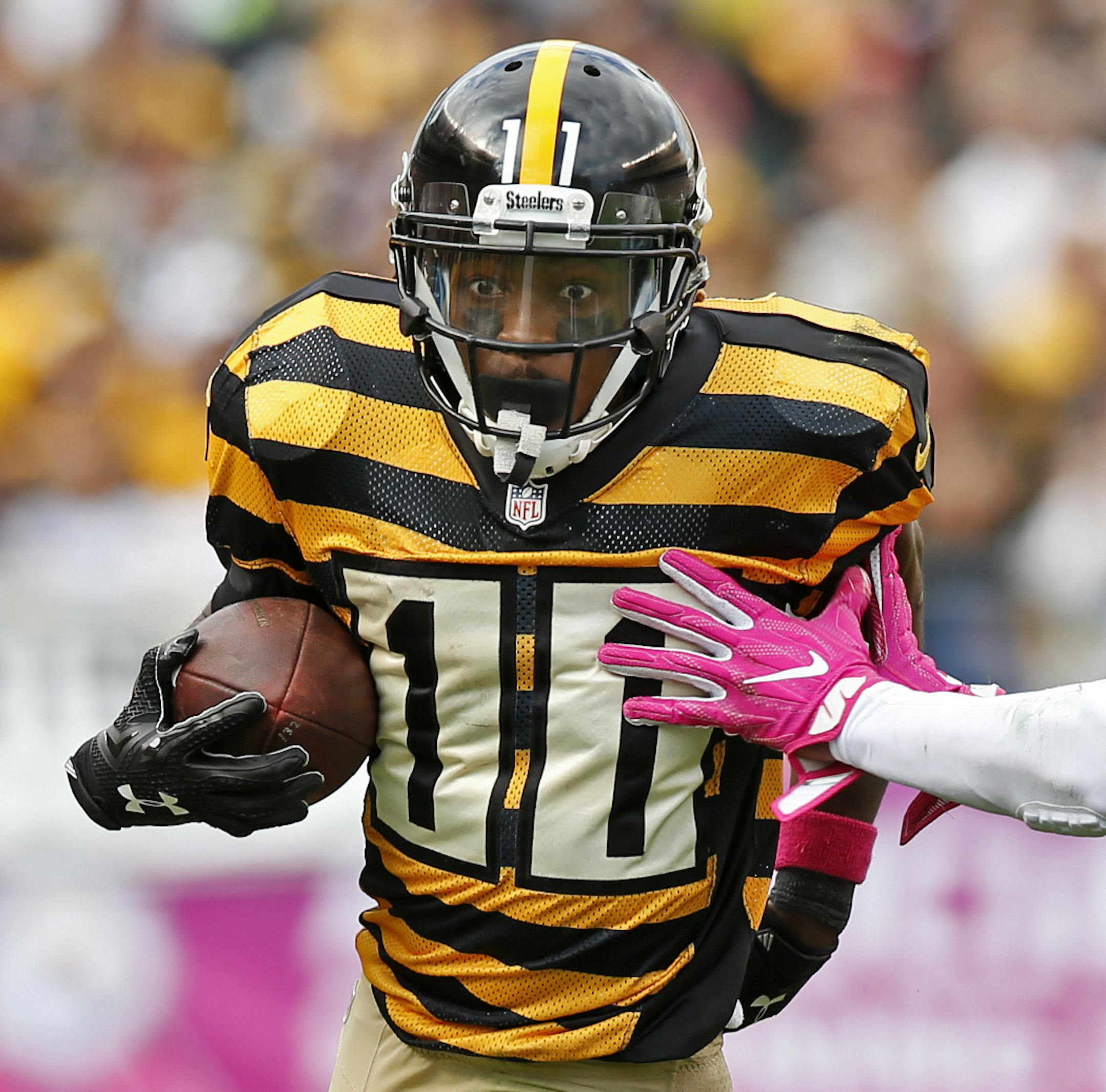Pittsburgh Steelers wide receiver Markus Wheaton (11) turns the corner on New York Jets cornerback Marcus Williams (20) during the second half of an NFL football game in Pittsburgh, Sunday, Oct. 9, 2016. The Steelers won 31-13. (AP Photo/Jared Wickerham)