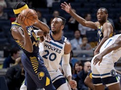 Josh Okogie (20) of the Minnesota Timberwolves defended Justin Holiday (8) of the Indiana Pacers in the first quarter. ] CARLOS GONZALEZ • cgonzalez