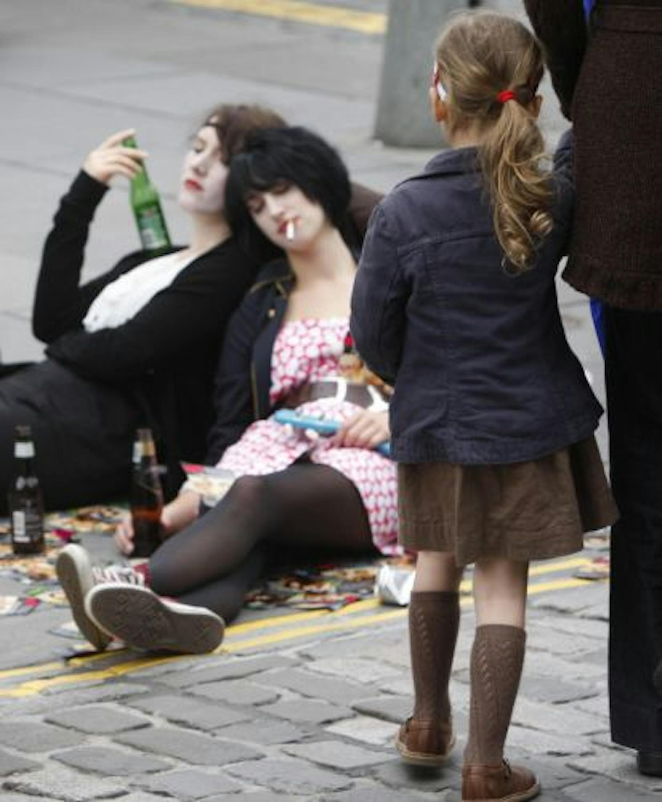 Rio Field, left, and Georgina Sturge got into character to promote their fringe show "Anti-Winehouse" on the Royal Mile in 2008.