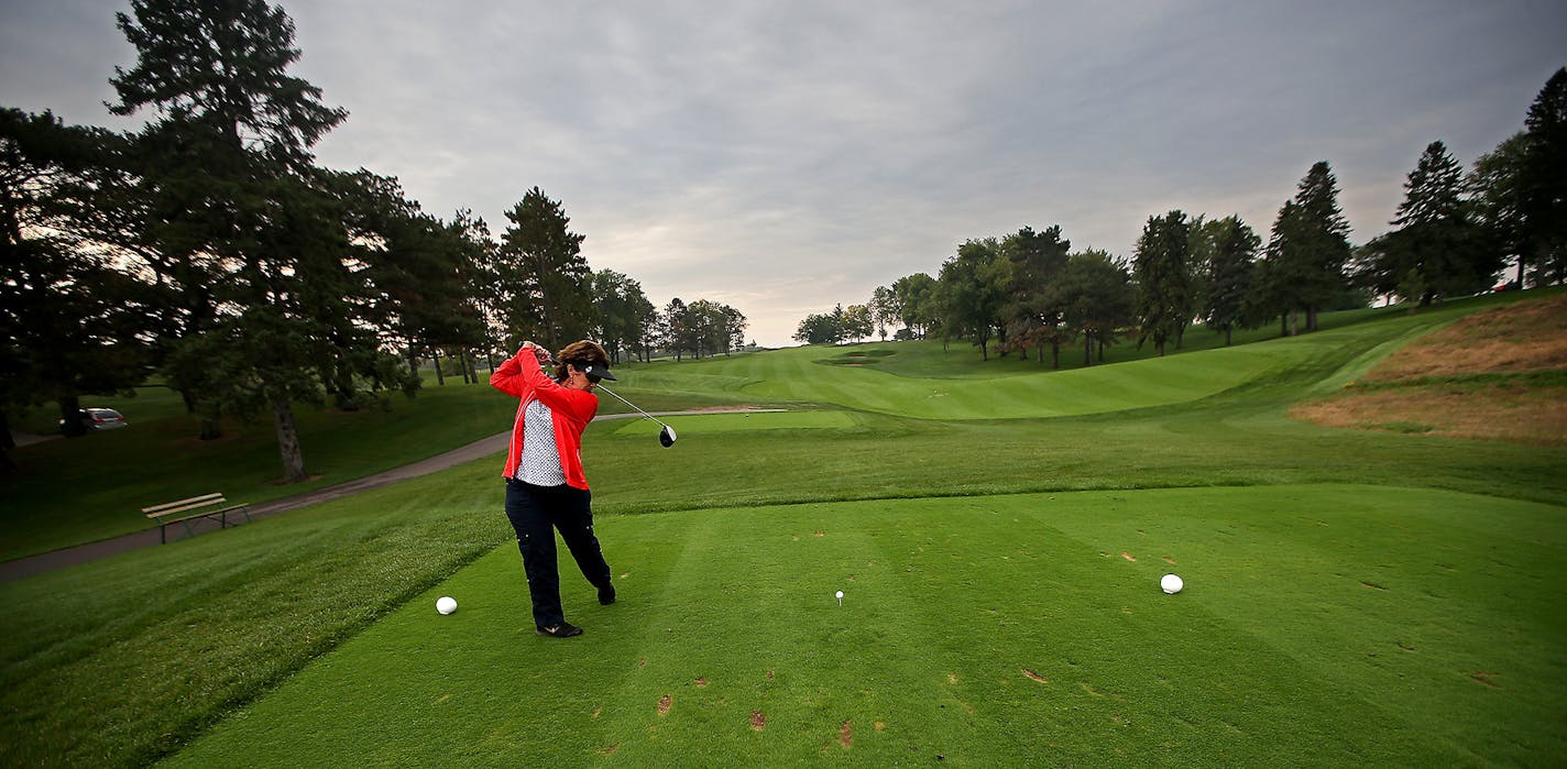 Beverly Collova took some practice swings before teeing off at the Keller Golf Course, Friday, September 25, 2015 in Maplewood, MN. Sensational weather in the spring and summer has Minnesota golf heading for perhaps the fastest year-over-year rebound in the nation, with growth running at 15 times the national average. ] (ELIZABETH FLORES/STAR TRIBUNE) ELIZABETH FLORES &#x2022; eflores@startribune.com