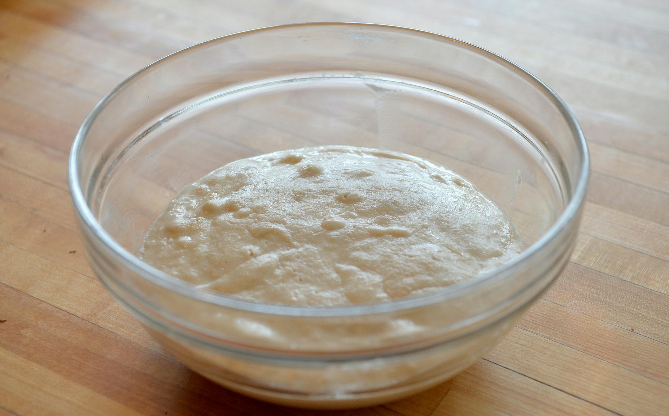 Hamburger buns are a golden brown with a crackled, mottled top. ] (SPECIAL TO THE STAR TRIBUNE/BRE McGEE)